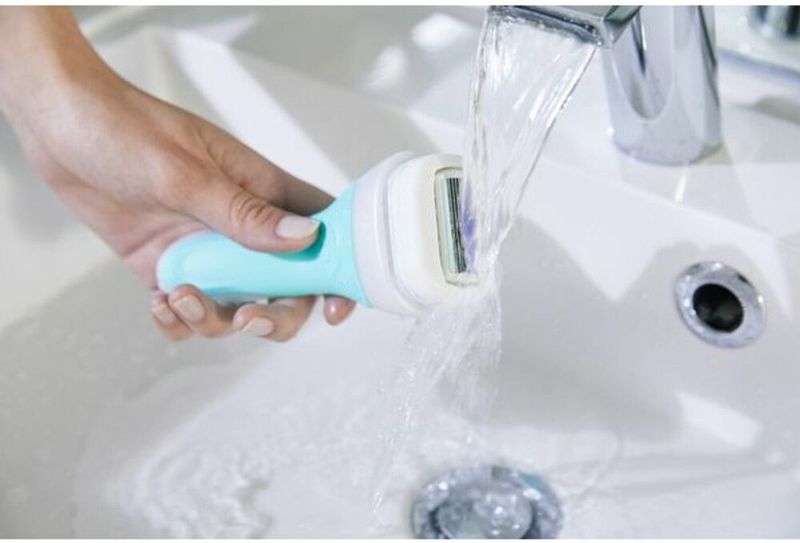 Wilkinson Intuition 2 in 1 Sensitive Care Scheermes Voordeelverpakking 6 stuks