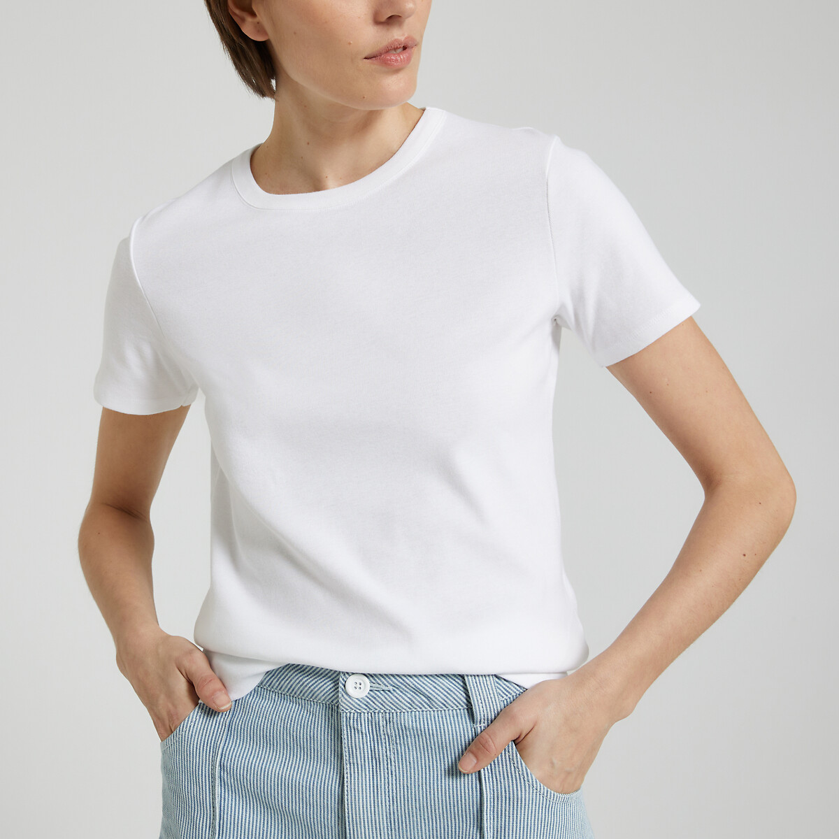 PEQUENO BARCO<br>A camiseta icônica, comprimento curto