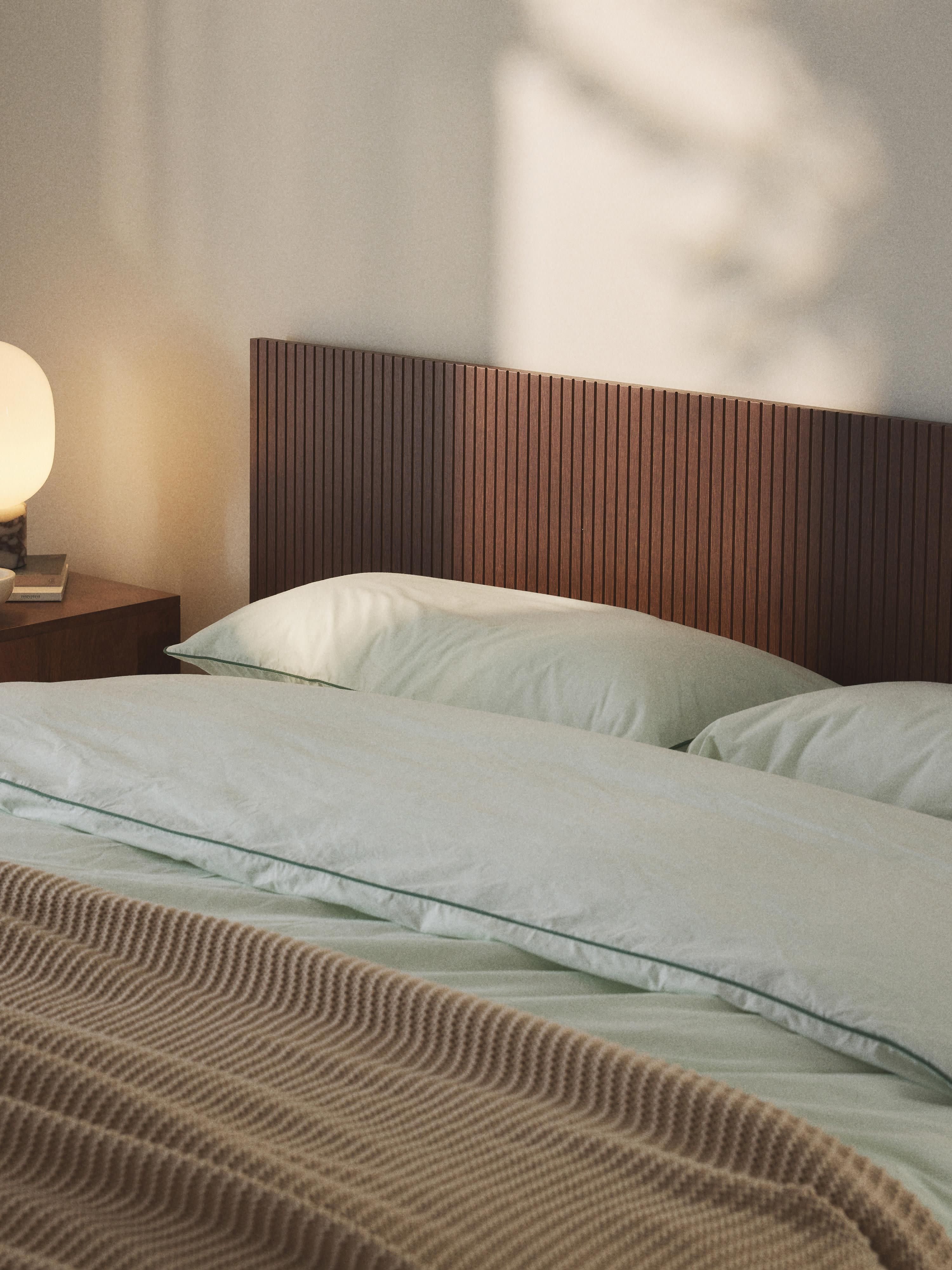 Houten bed Sato met lades en hoofdeinde