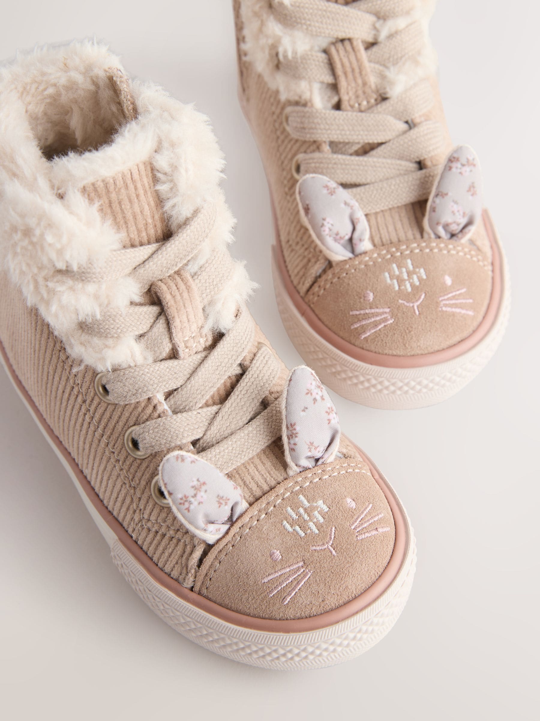 Neutraal met konijnenprint - Character sneakers met hoog bovenwerk
