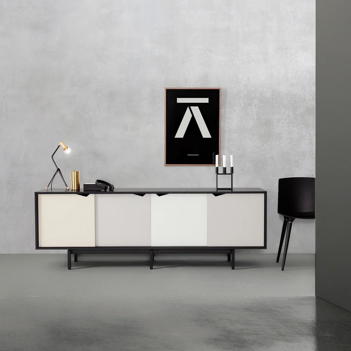 Andersen Furniture - S1 Sideboard, Eiche geölt/ Türen Doeskin (beige), Iron (metallgrau), Silver (silber weiss), Iron (metallgrau)