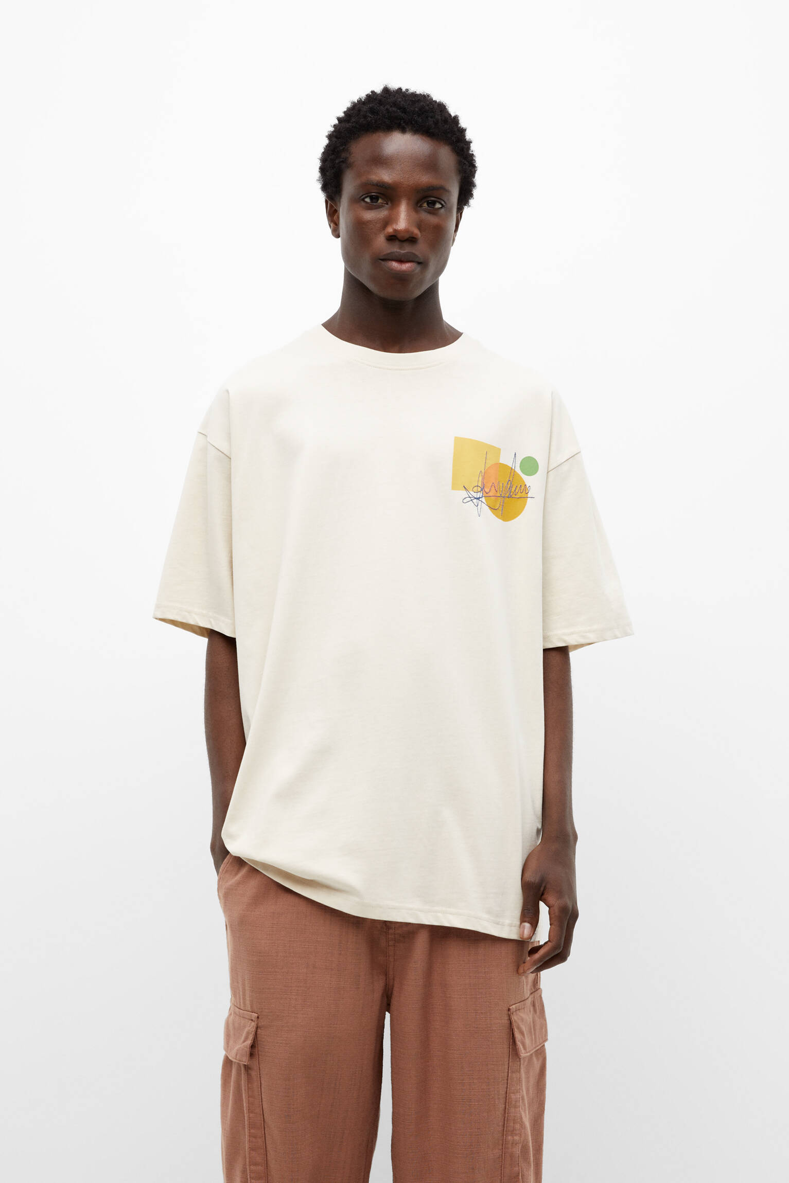 Camiseta estampada com detalhes bordados - Areia