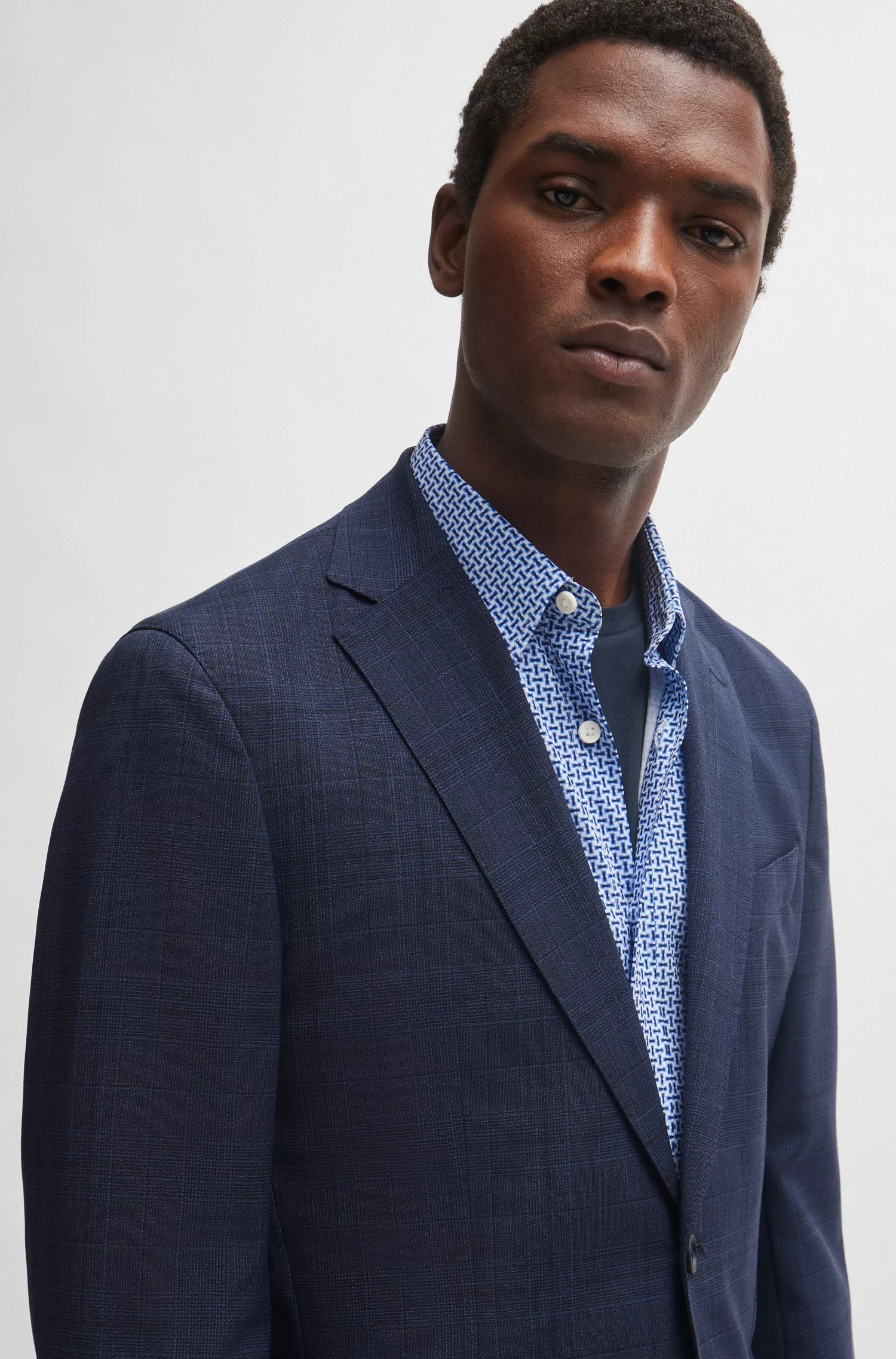 Terno BOSS preto slim fit em lã virgem xadrez.