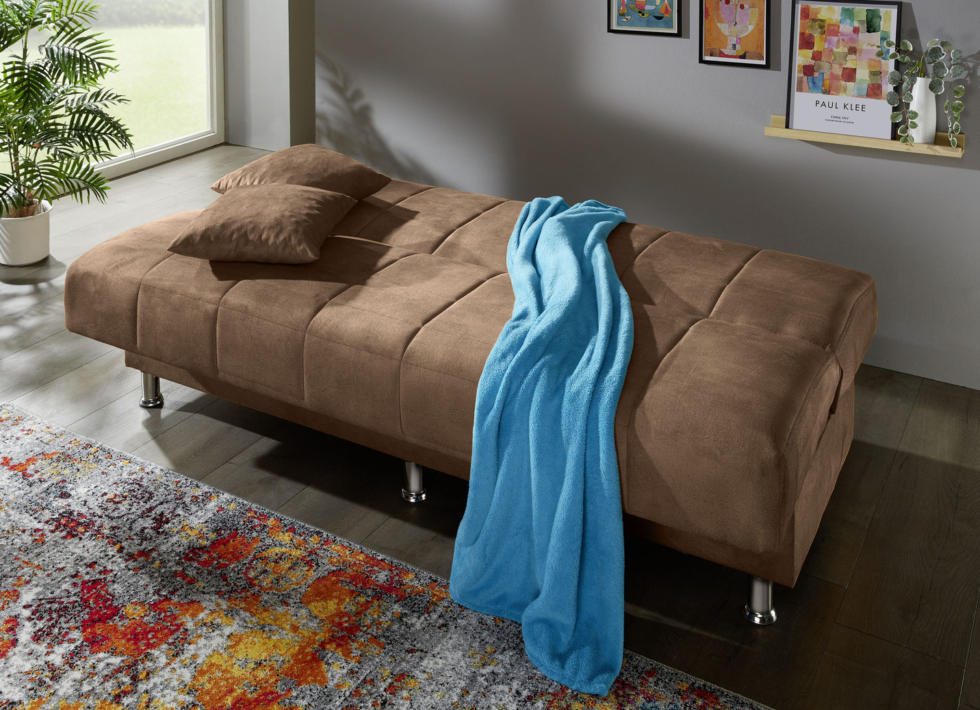 Schlafsofa mit Bettkasten und Dekokissen