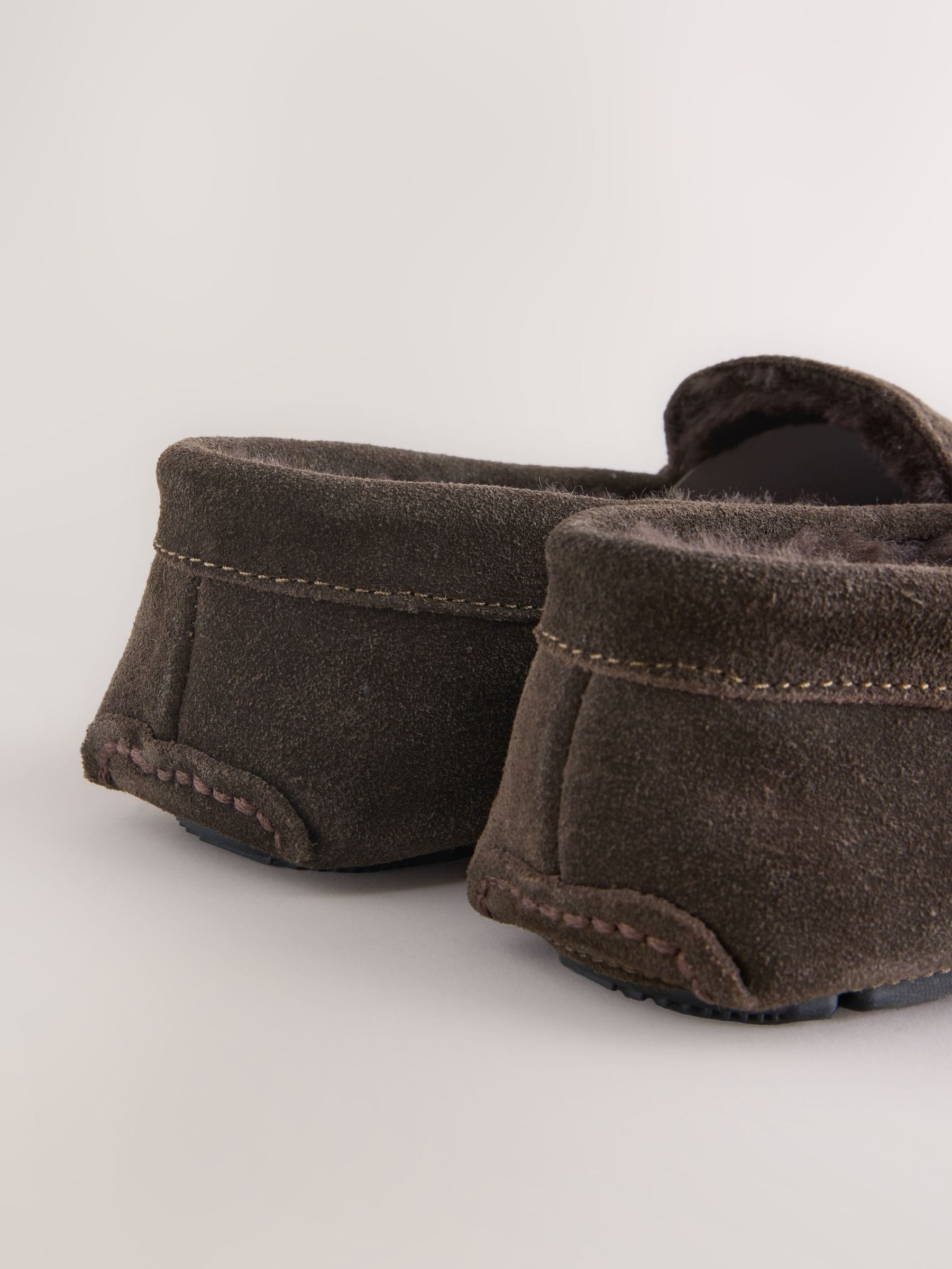 Bruin - Suède mocassinpantoffels met voering van imitatiebont