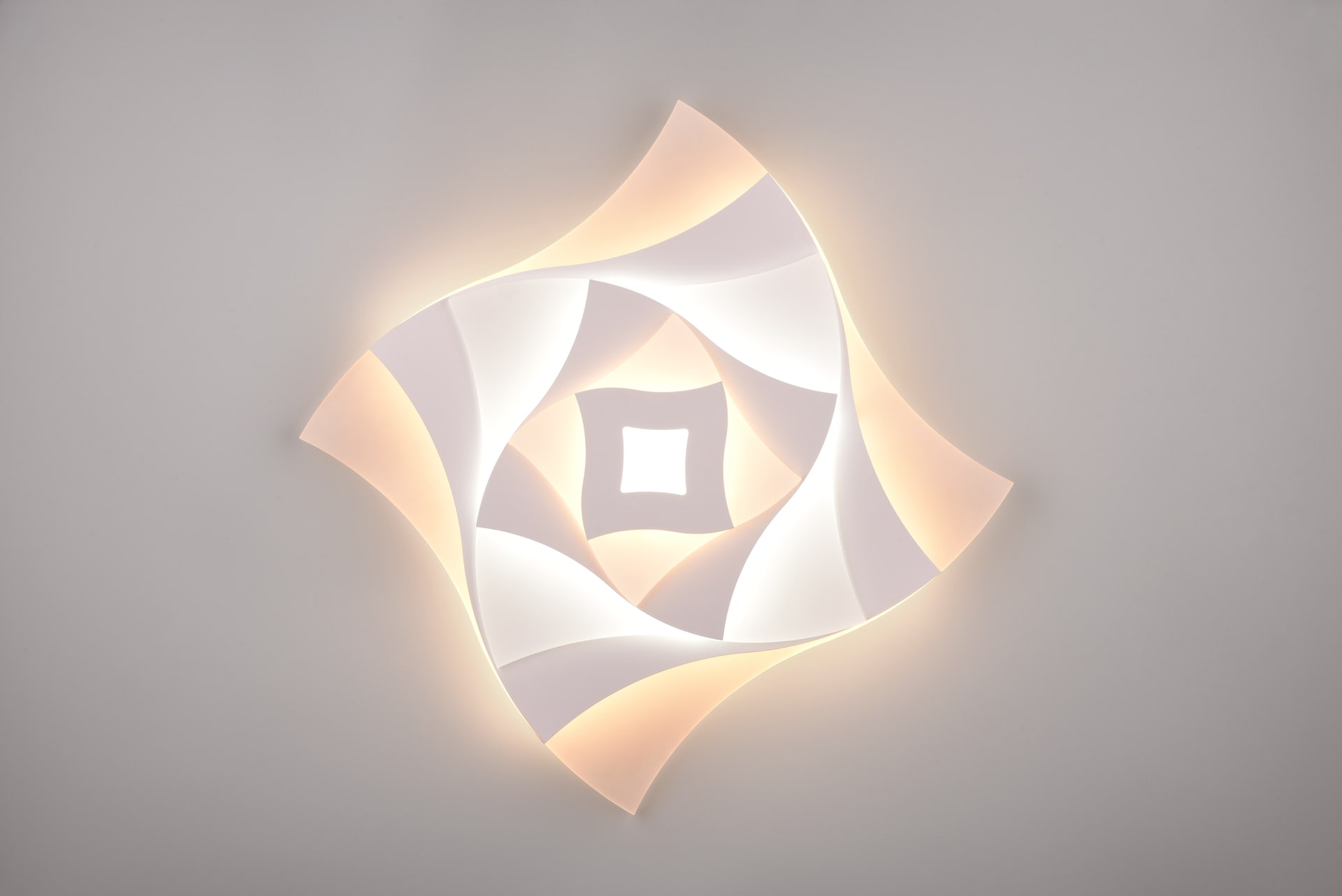 TRIO LED Deckenlampe AKITA 48 x 48 cm weiß