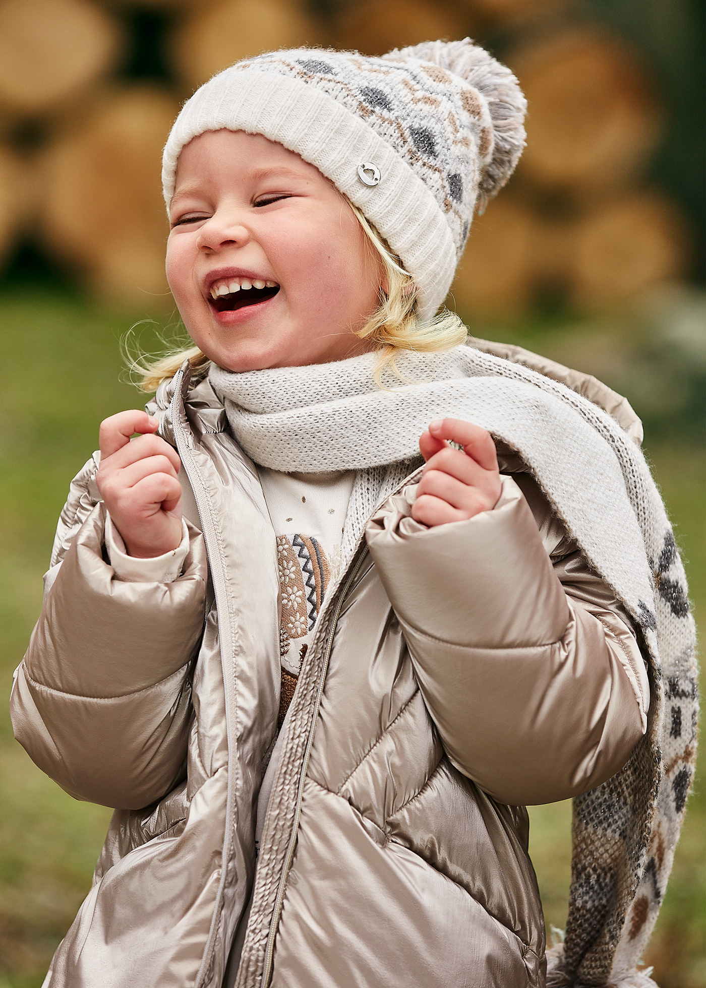 Conjunto de cachecol e gorro jacquard para menina