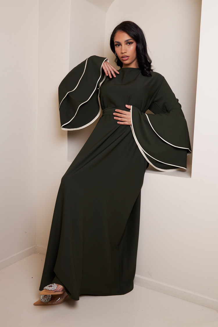 Robe kaki ceinturée à manches à volants