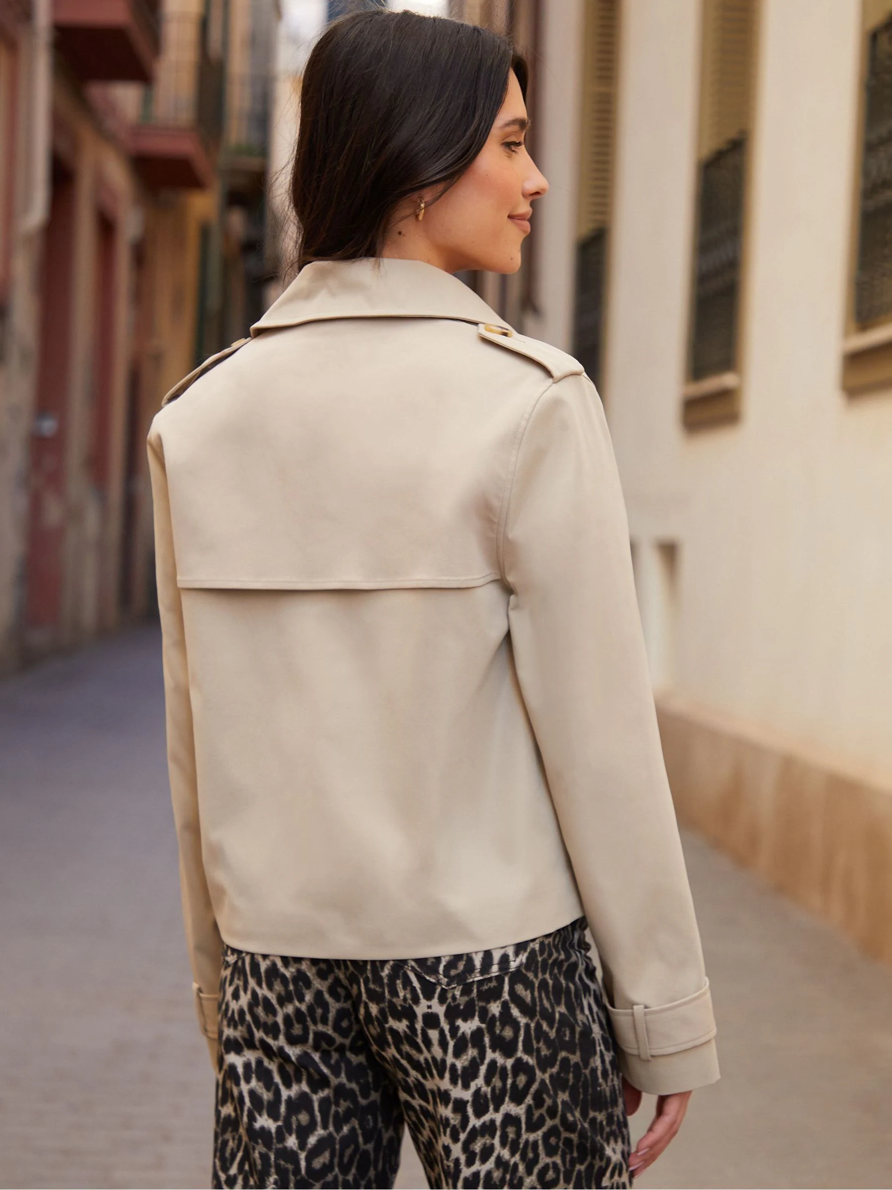 Pastelgeel - Threadbare cropped trenchcoat met dubbele rij knopen