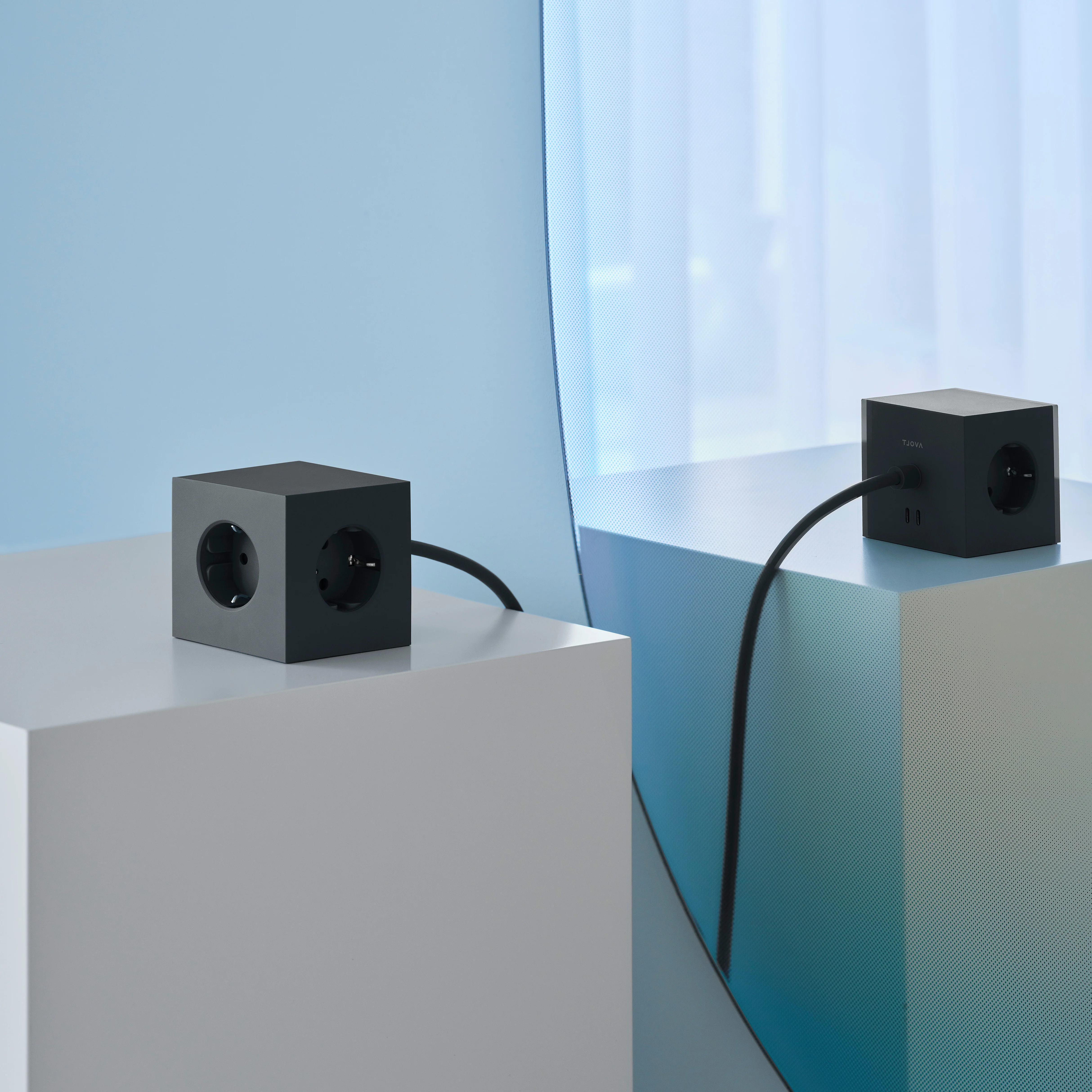 AVOLT  Square 1, USB-C & magnetisk stikdåse - Sort