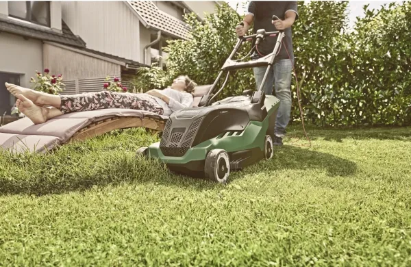 [OUTLET] - Bosch EL PLÆNEKLIPPER ADVANCED ROTAK 750