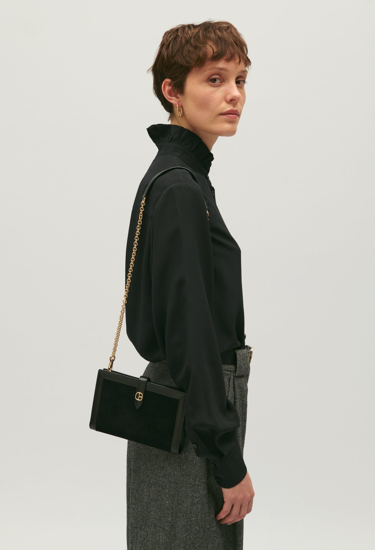 Sac pochette cuir su&egrave;de noir