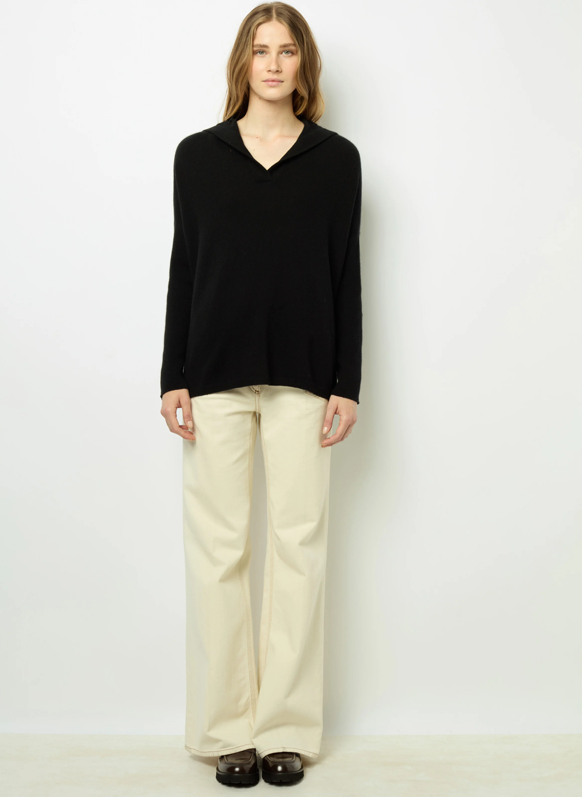 JOSELINE - Pull col V en cachemire| Noir