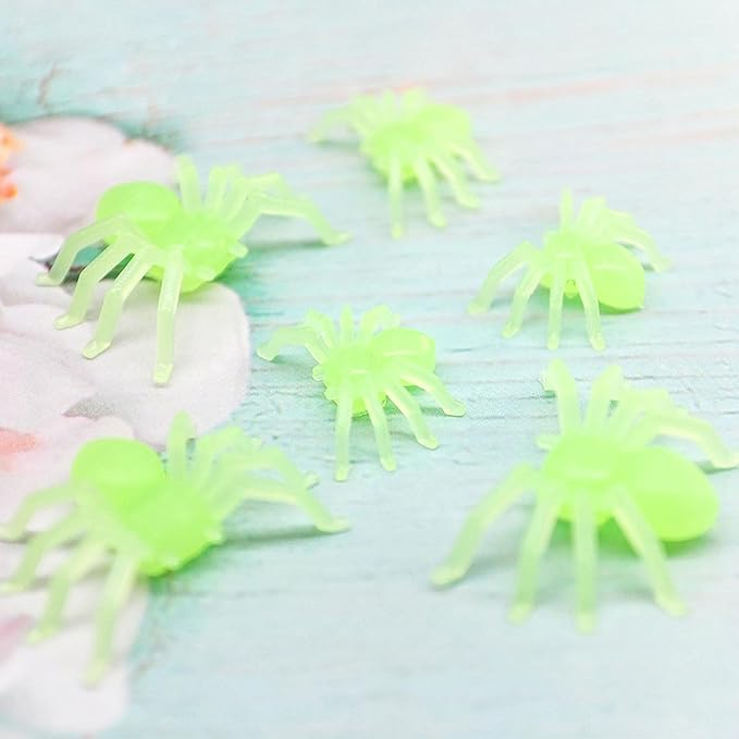 (50er Set) Fluoreszierende Mini Halloween Deko Spinnen Glow in the Dark Grusel Party Tischdekoration - Grün