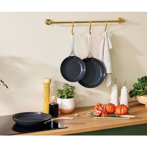 Le Creuset Non-Stick Ceramic Stegepande, Black, Ø24 cm