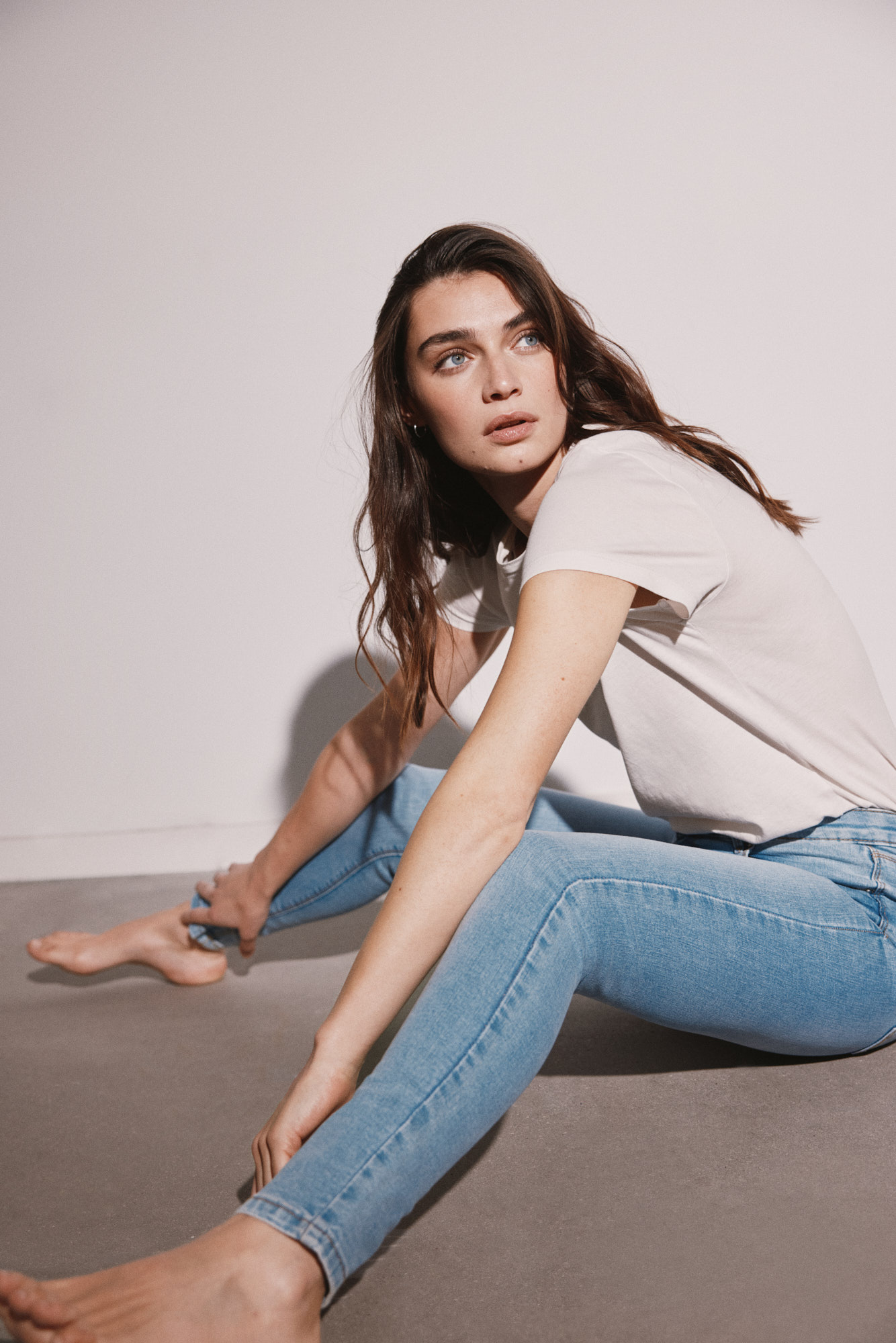 Calça jeans slim, lavagem sustentável