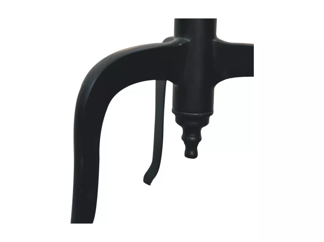 Porte-manteau noir.