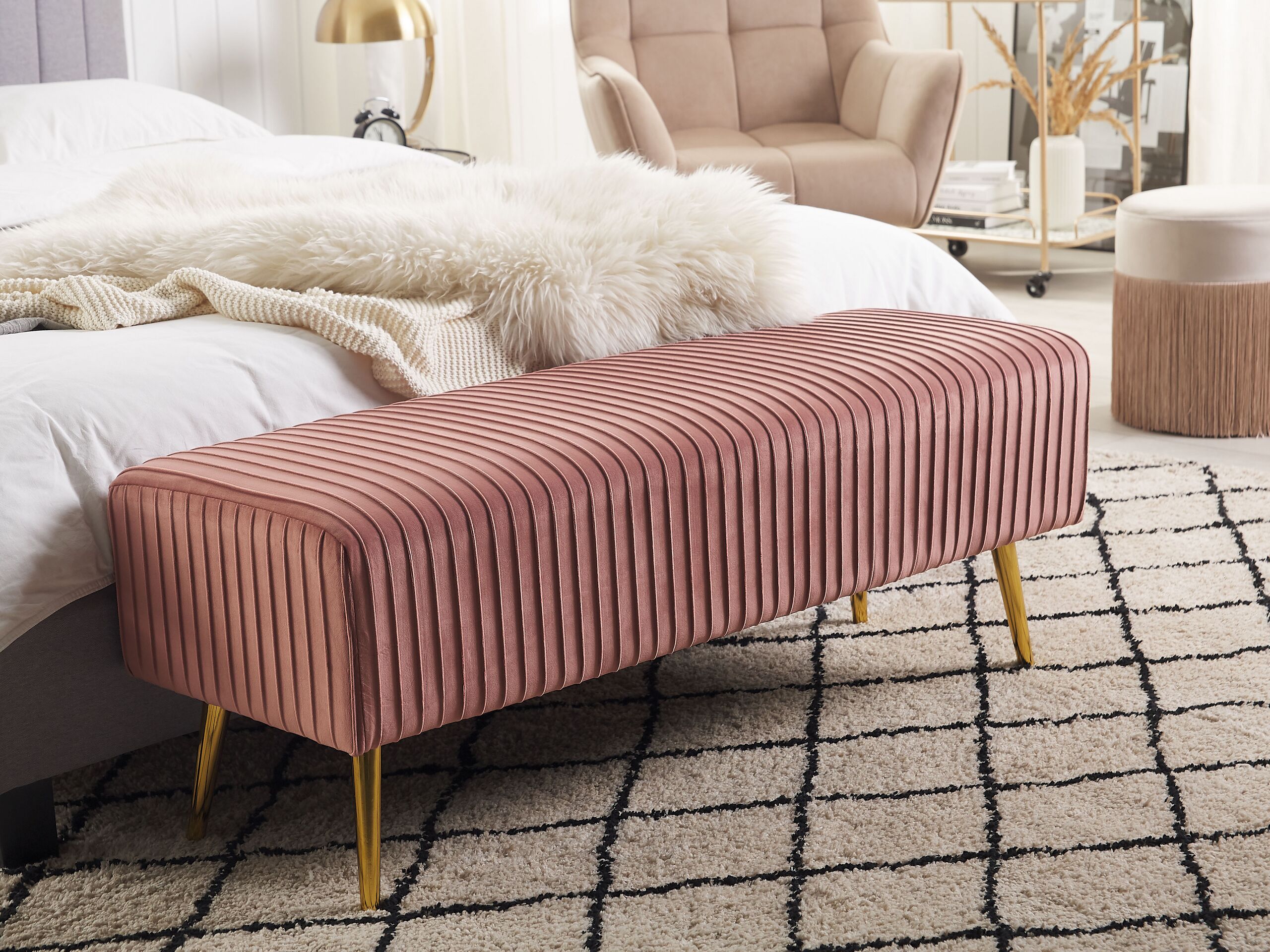 Beliani - PATERSON - Hocker - Roze - Fluweel