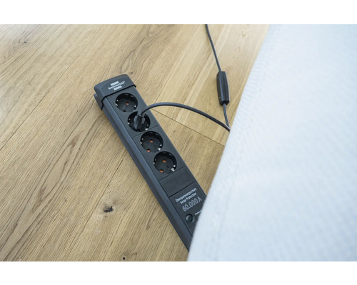 Brennenstuhl Premium-Line 4-voudige stekkerdoos met schakelaar + overspanningsbeveiliging + verhoogde contactbeveiliging 3G1.5 zwart 1,8 m