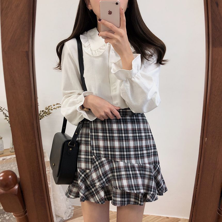 Cloud Nine - Blouse met lange mouwen en ruches / Geruite mini-rok met aansluitende pasvorm