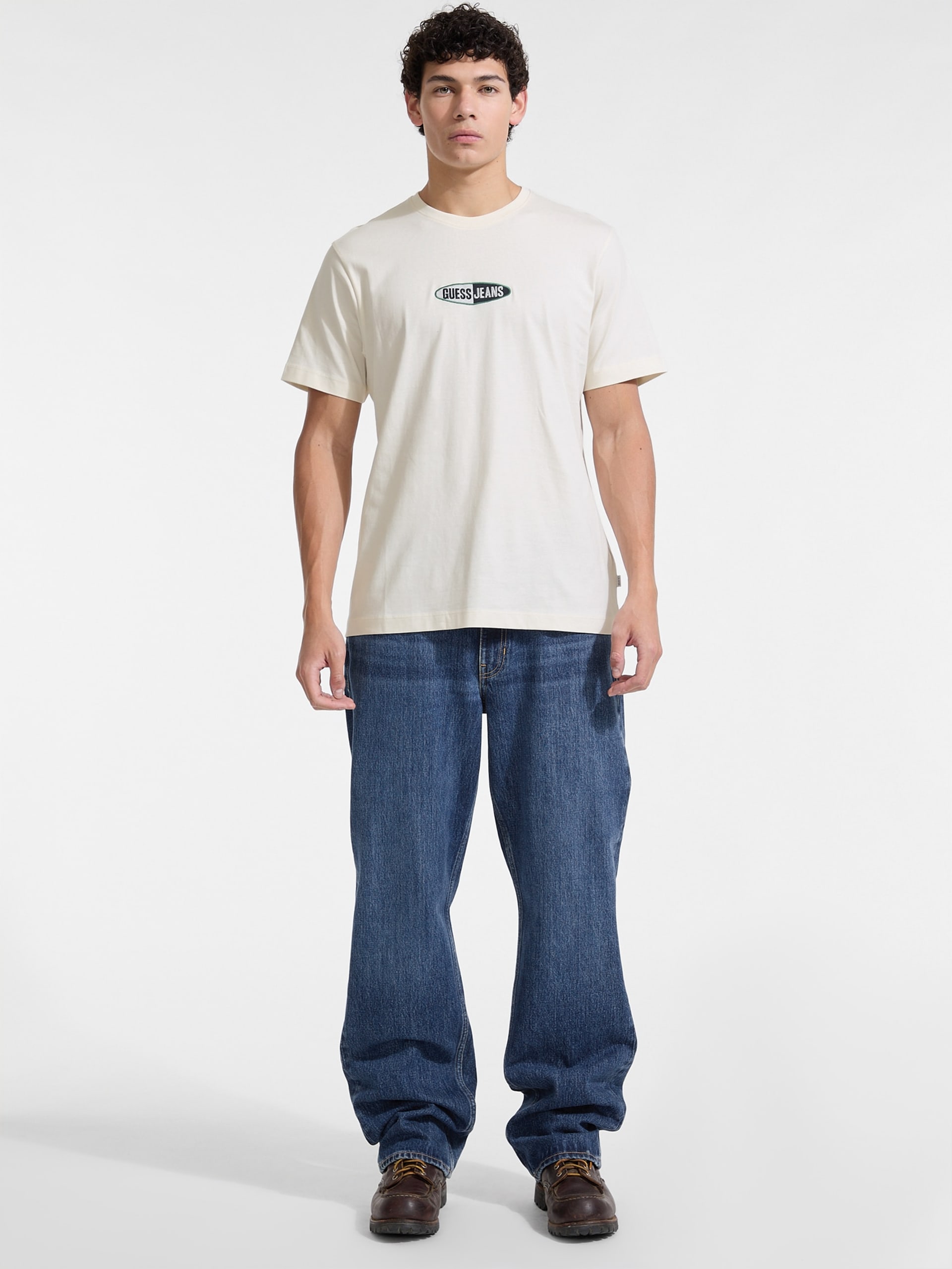 Camiseta com logo dividido