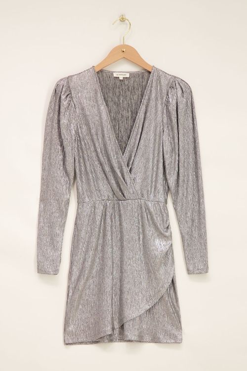 Zilverkleurige metallic jurk met overslag en pofmouwen