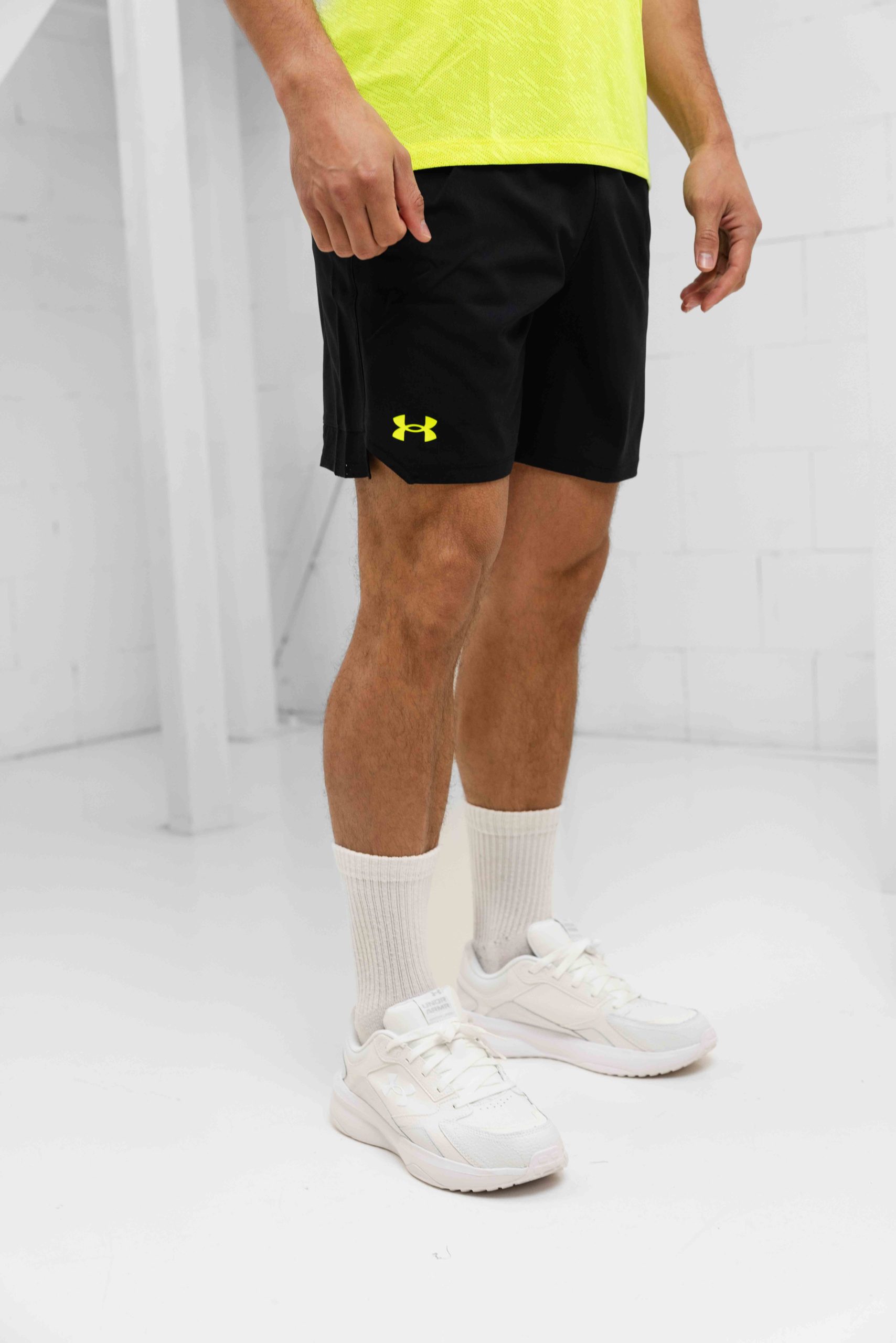 Under Armour Vanish Woven 15CM Korte Broek Heren Zwart/Geel