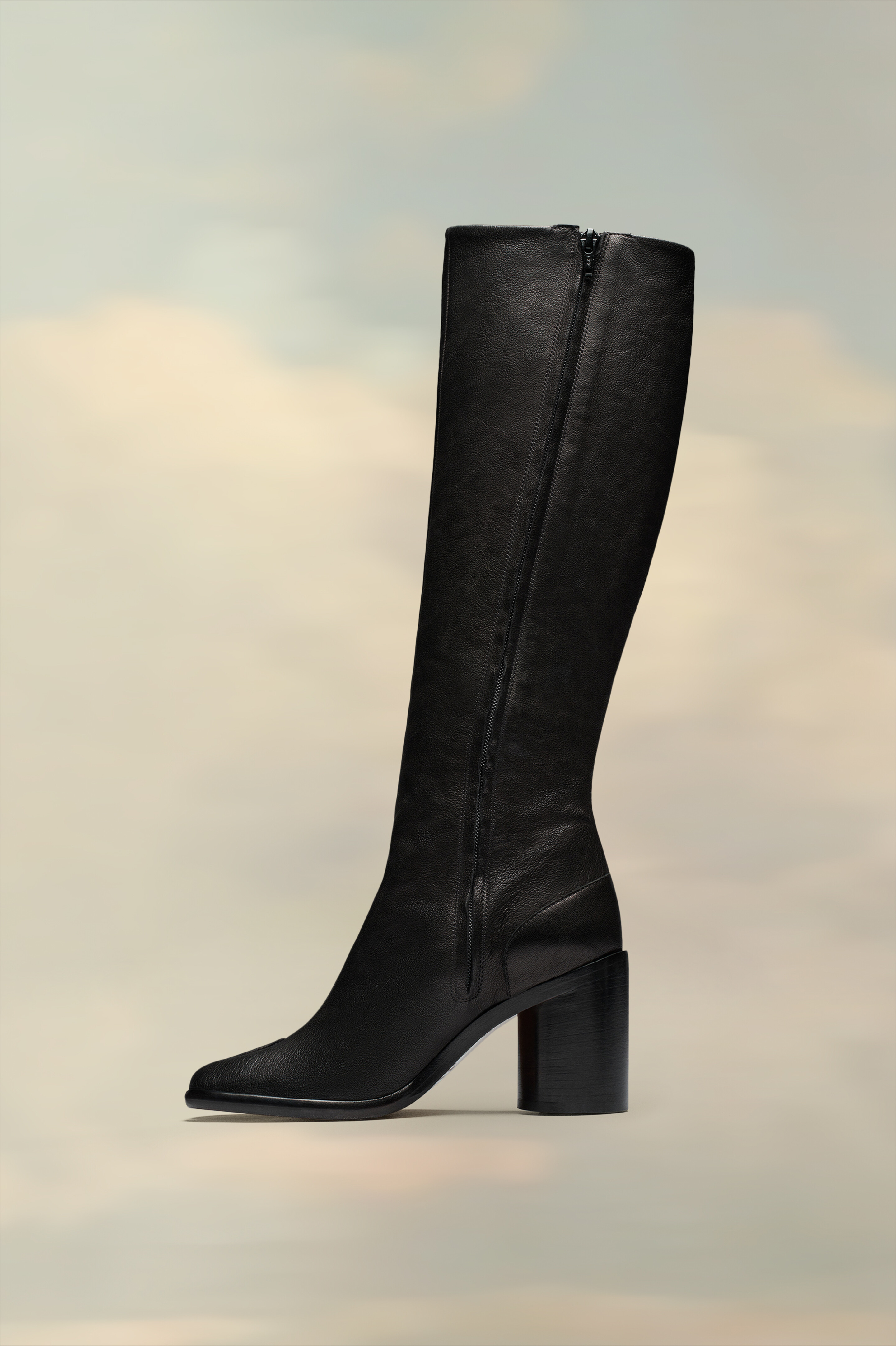 Bottes hauteur genou Tabi noires en cuir d'agneau pour femme Noir