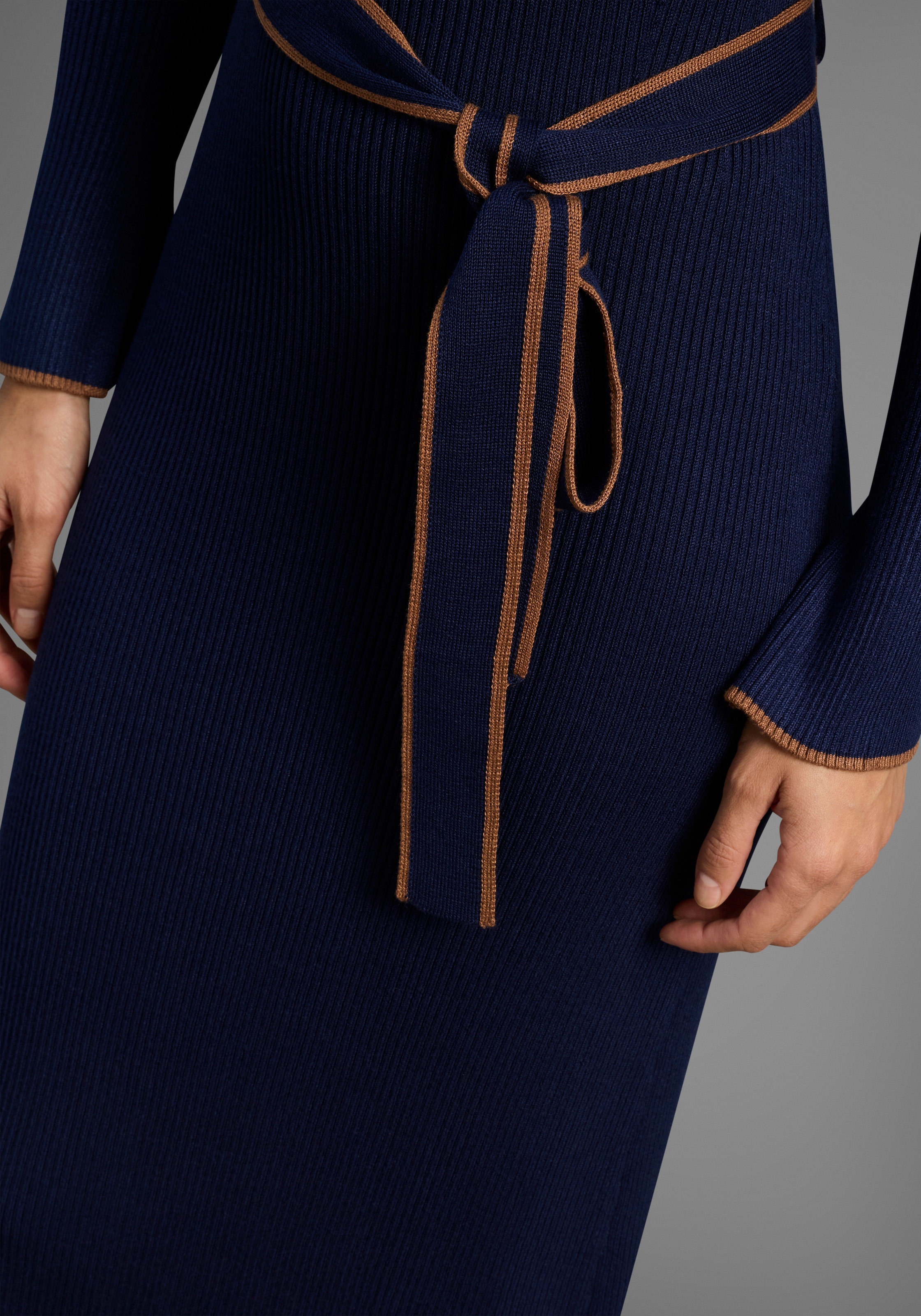 HECHTER PARIS Strickkleid mit Streifengürtel - NEUE KOLLEKTION