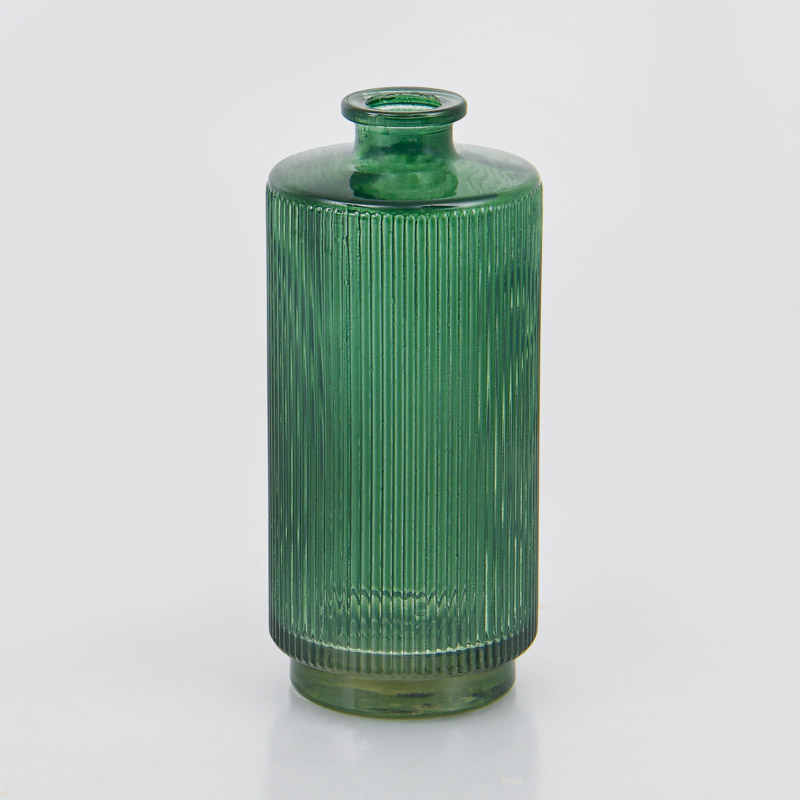 Petit vase strié vert