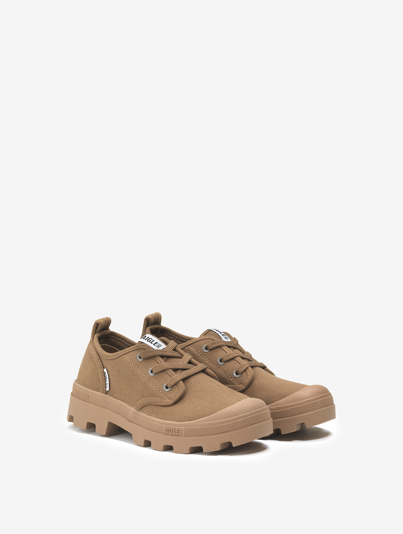 La chaussure polyvalente en coton recyclé, en version basse MARRON