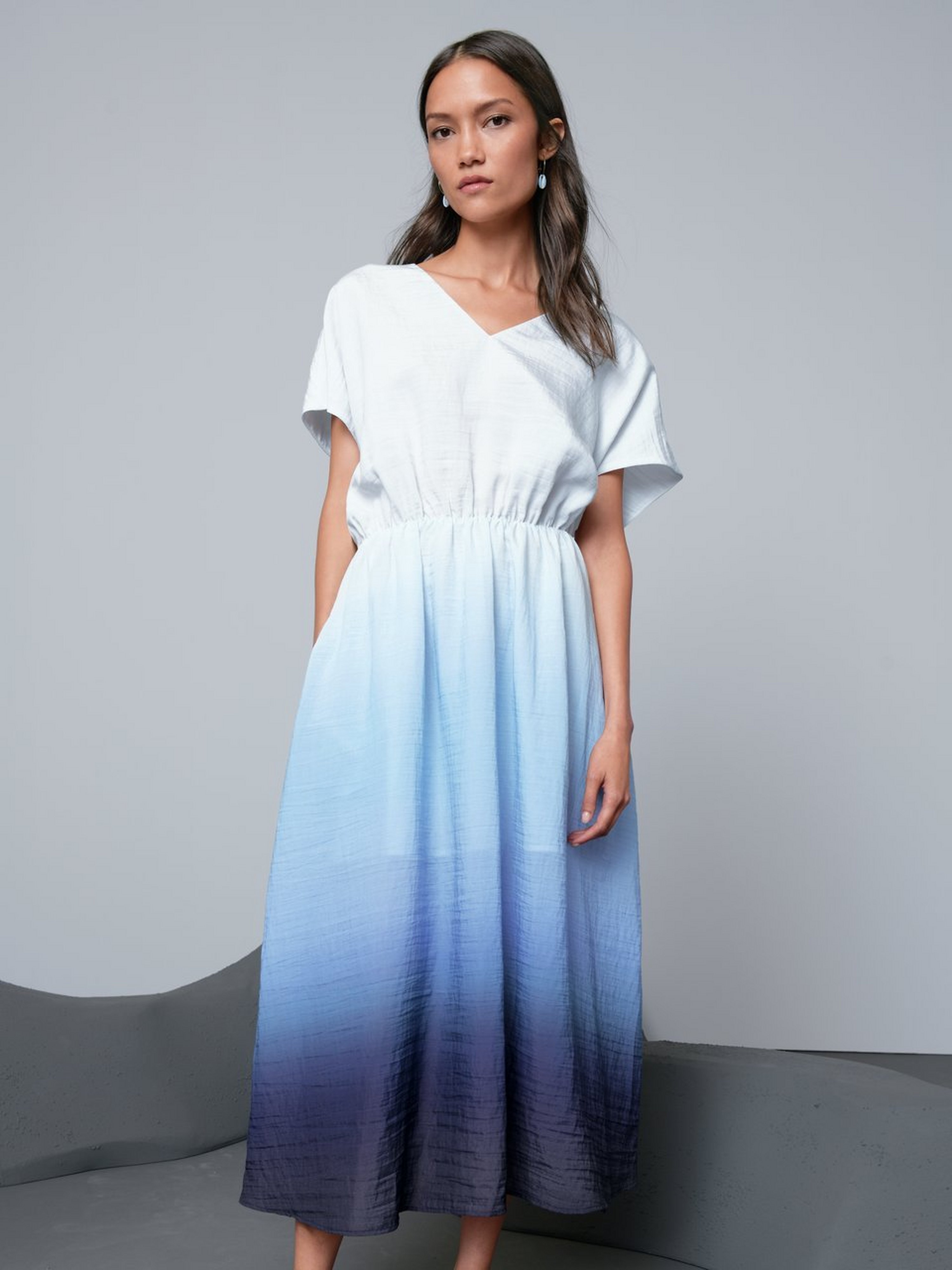 Kleid mit überschnittener Schulter