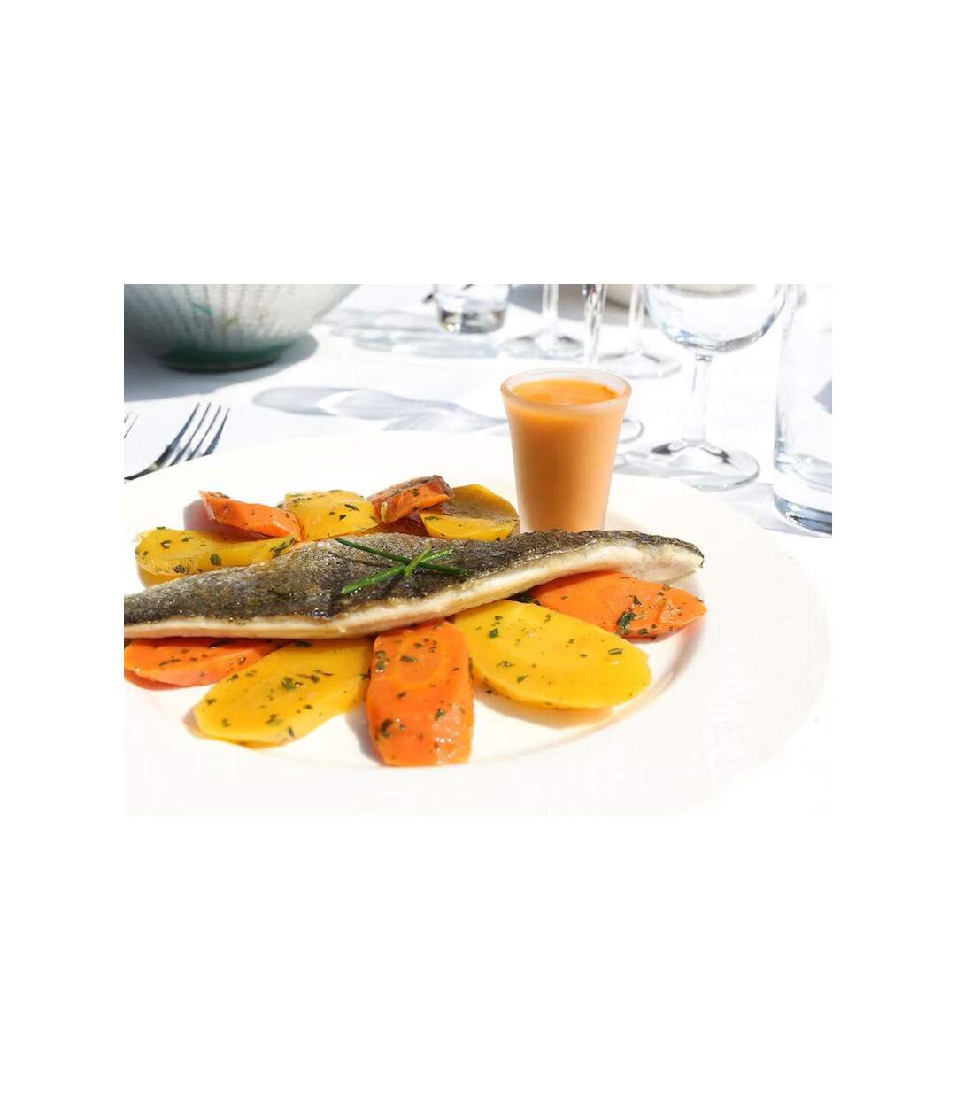 Découverte de Paris lors d’un dîner croisière Prestige sur la Seine pour 1 adulte - SMARTBOX - Coffret Cadeau Gastronomie