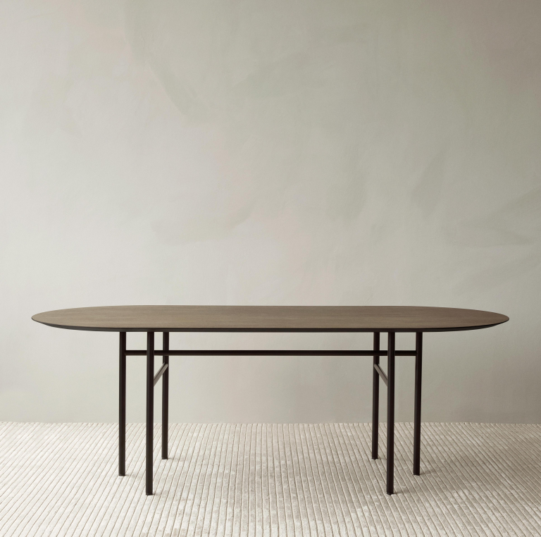 Audo Copenhagen Snaregade Oval tafel 210x95 donker eiken
