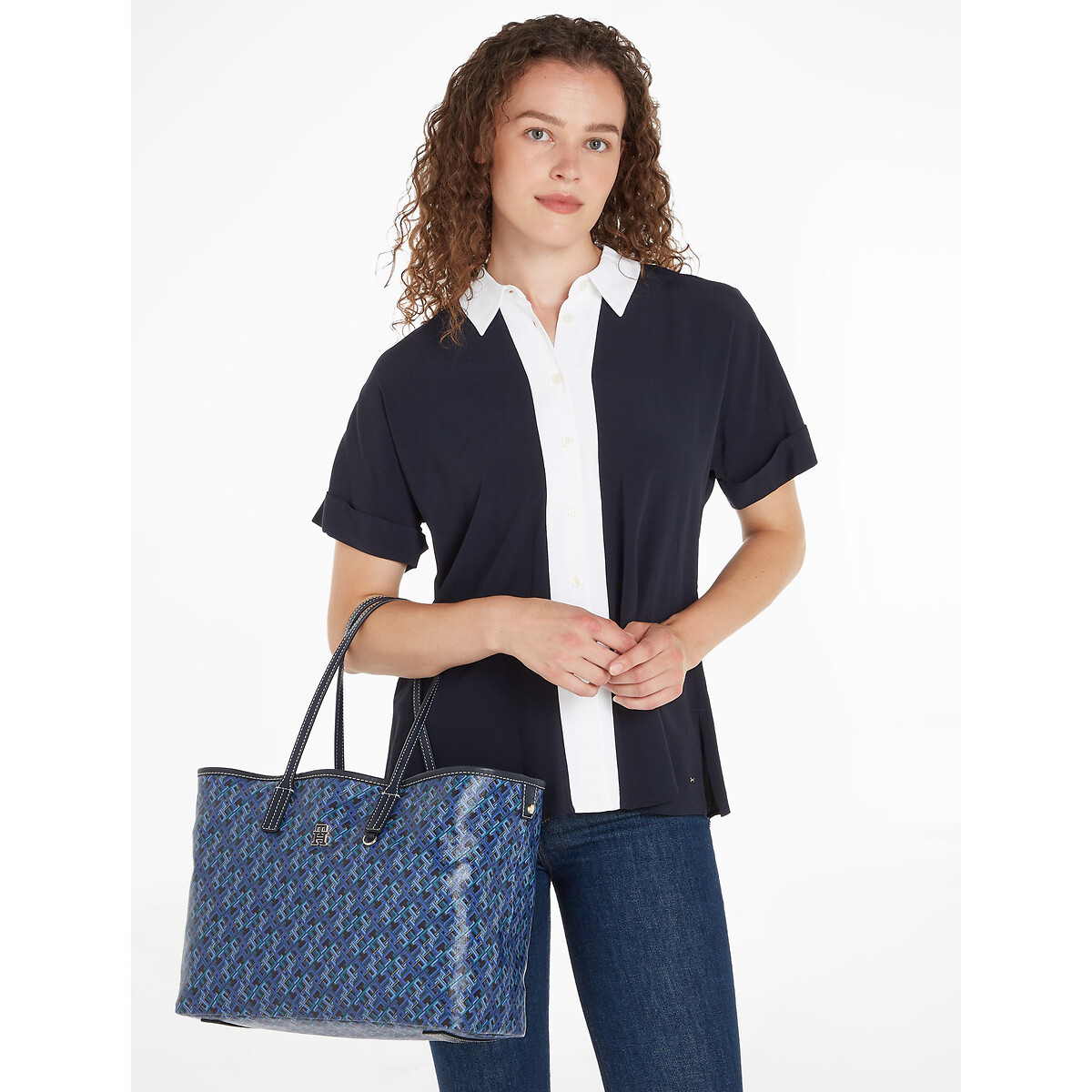 TOMMY HILFIGER<br>Bolsa tote, estampa monograma