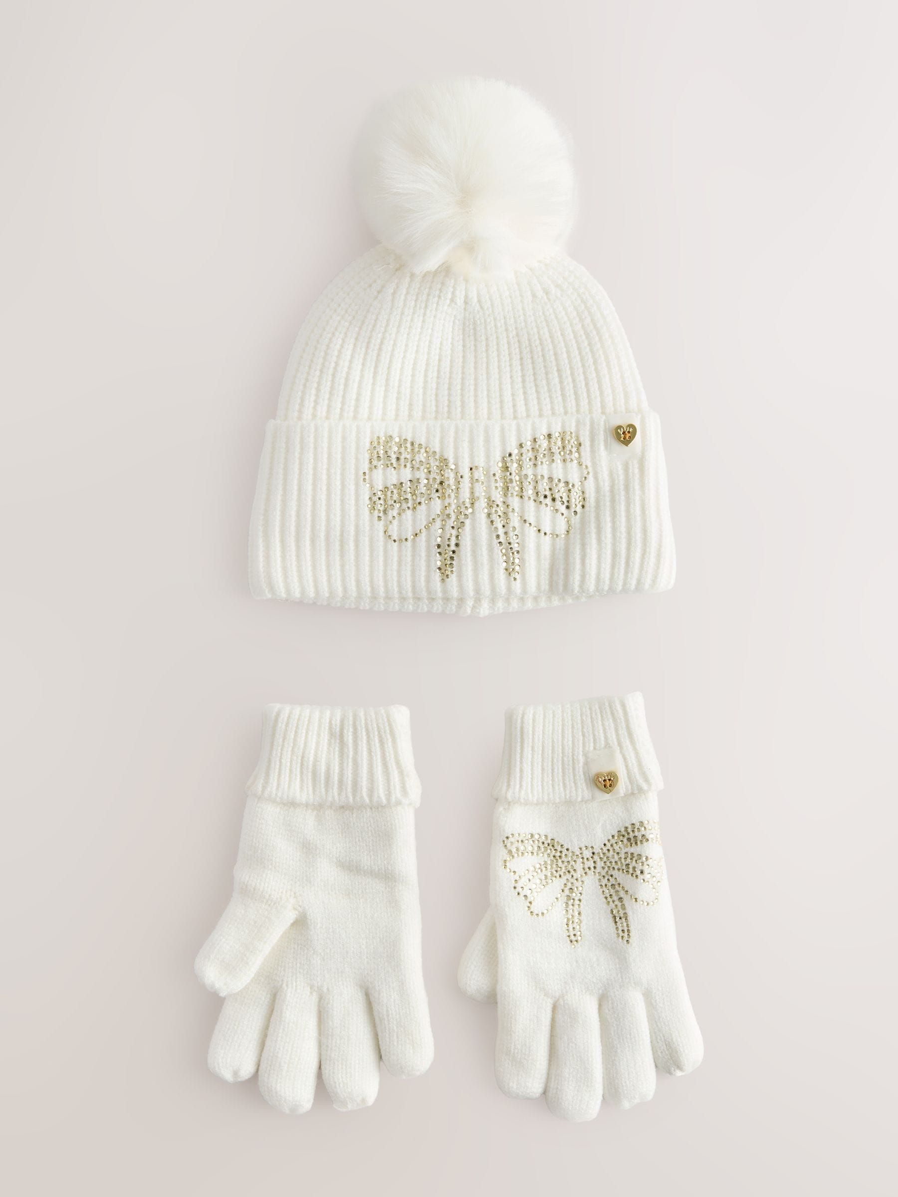 Crème - Baker by Ted Baker - Set van gebreide muts met strik, pompon en handschoenen met siersteentjes voor meisjes
