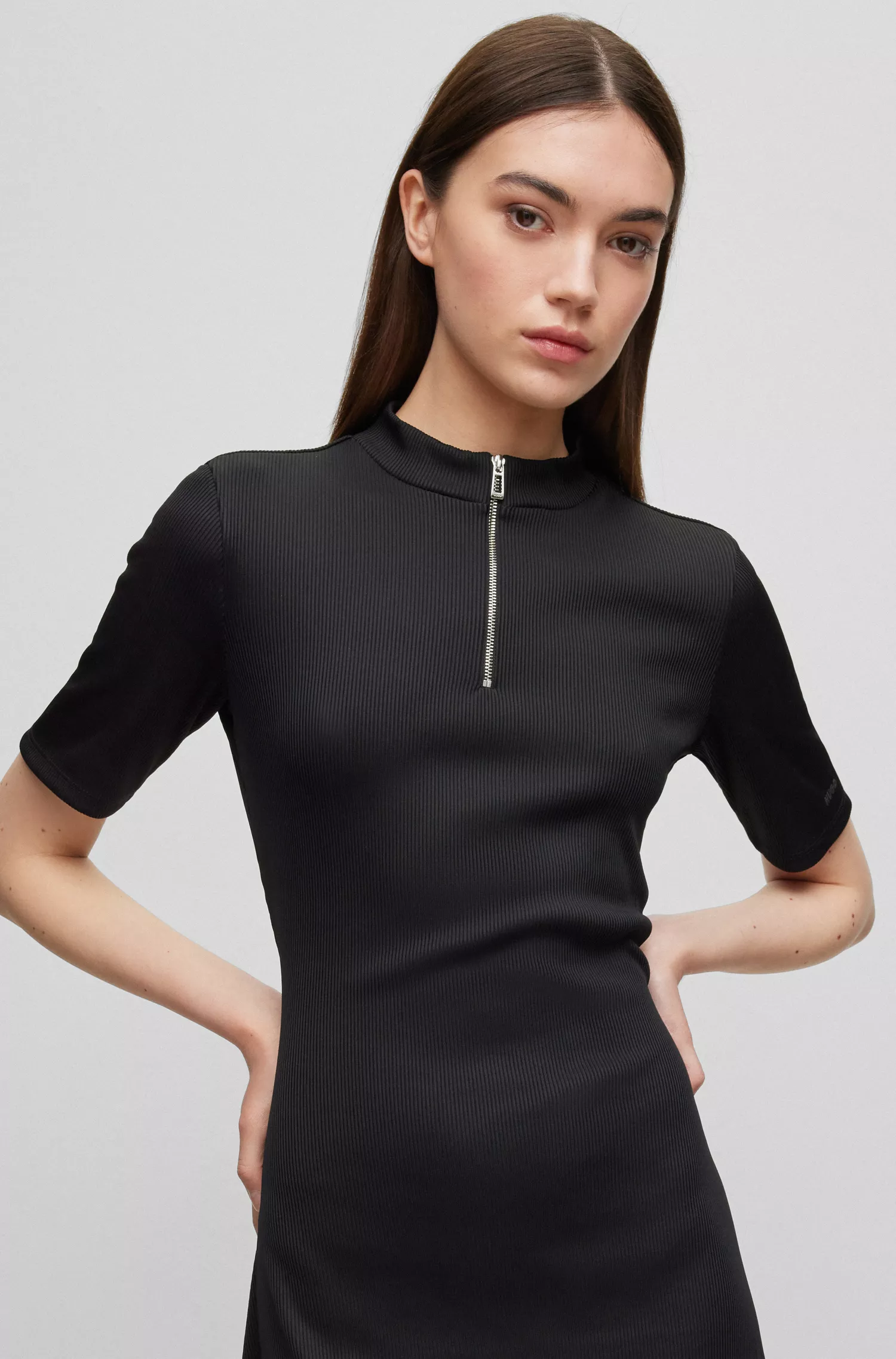 Vestido HUGO vermelho em jérsei elástico com decote em zíper.
