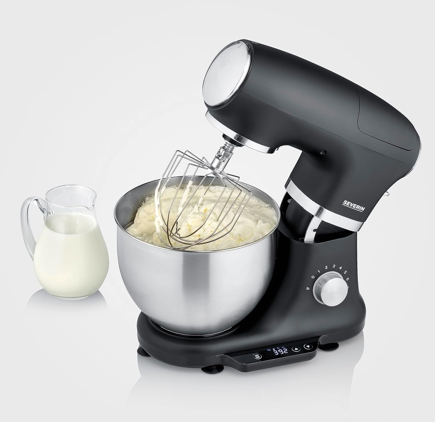 SEVERIN Robot de cuisine avec balance intégrée, robot ptissier pour 3 kg de pte ou 5,5 L, robot ménager robuste avec crochet à pétrir, batteur plat et fouet, 1 000 W, noir, KM 3898