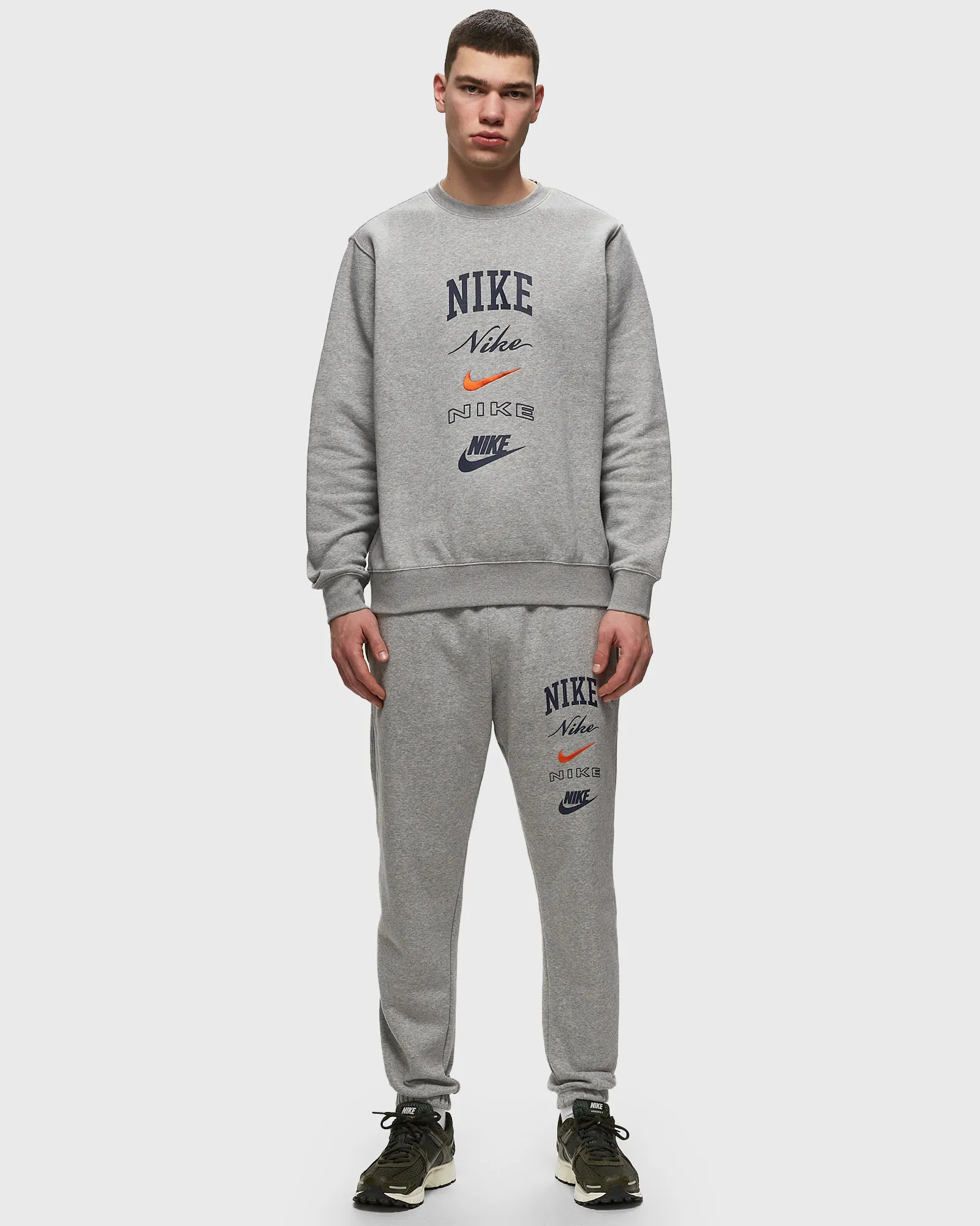 Moletom Nike Club Fleece de manga comprida e gola redonda