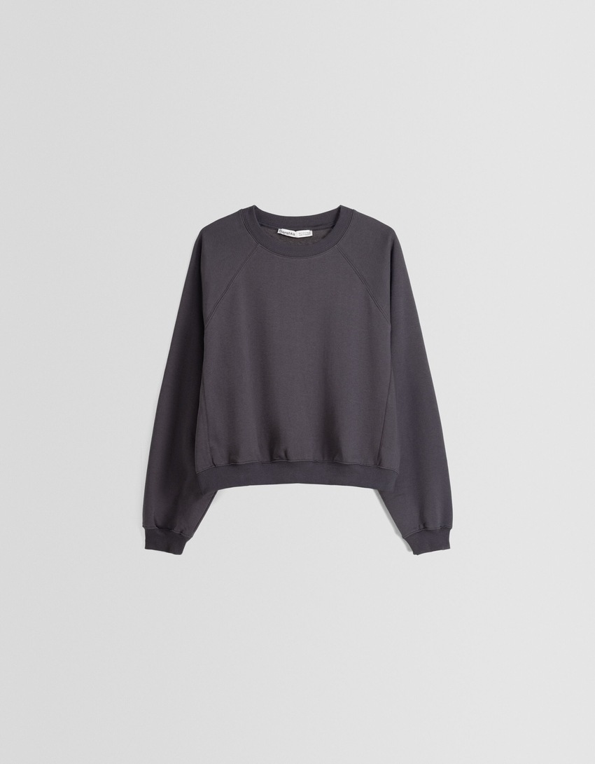 Moletom com mangas raglan