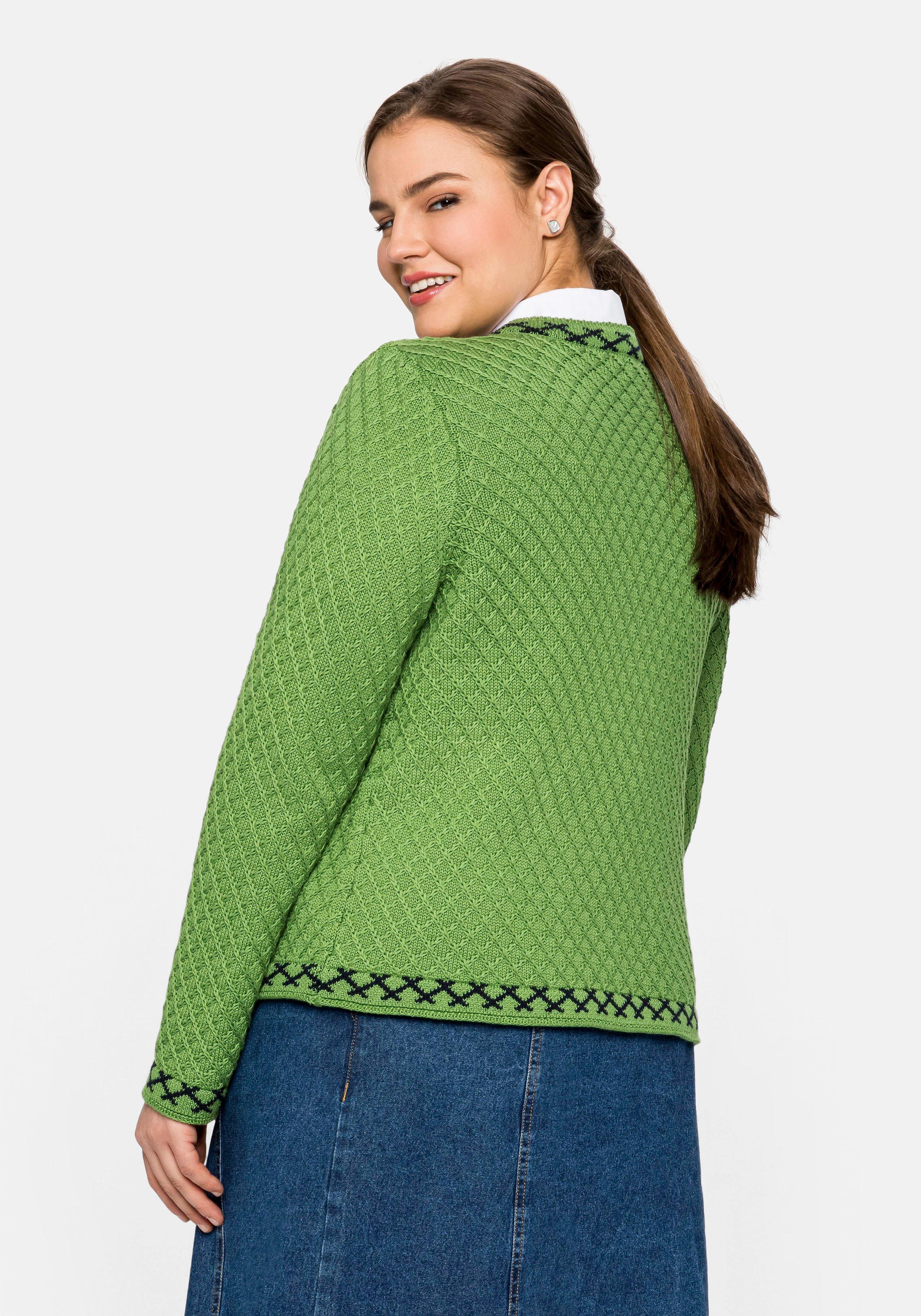 Kurze Trachten-Strickjacke mit Zierborte