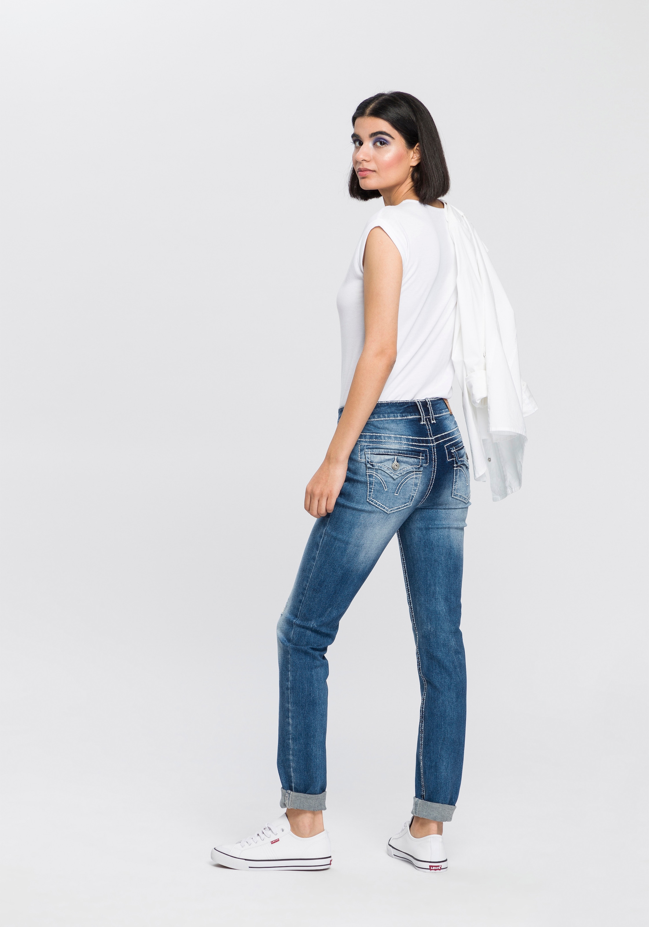 Arizona Skinny-fit-Jeans »mit Kontrastnähten und Pattentaschen« lange Beinform,  mit Destroyed-Effekten,  niedrige Leibhöhe