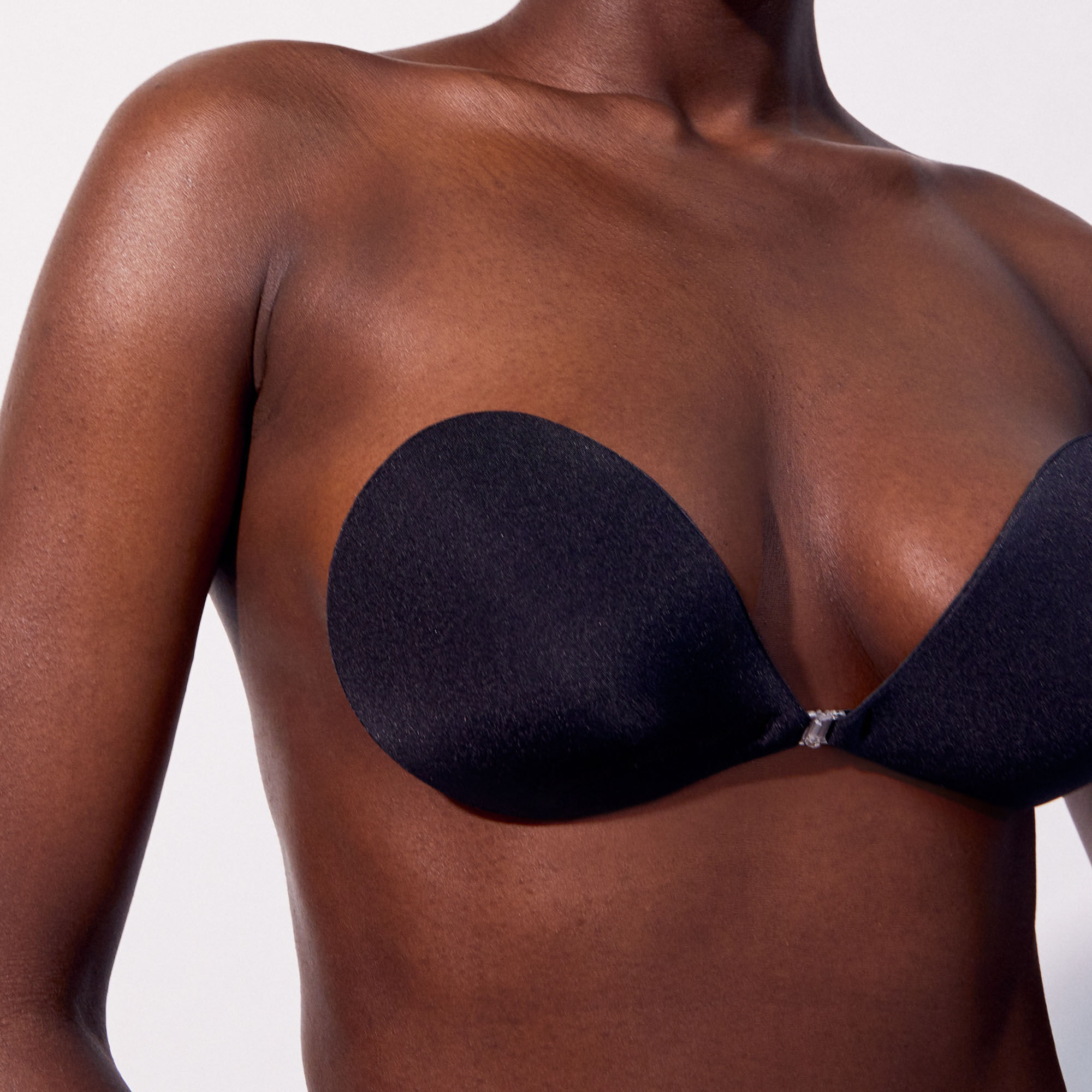 Soutien-gorge adhésif sans bretelles