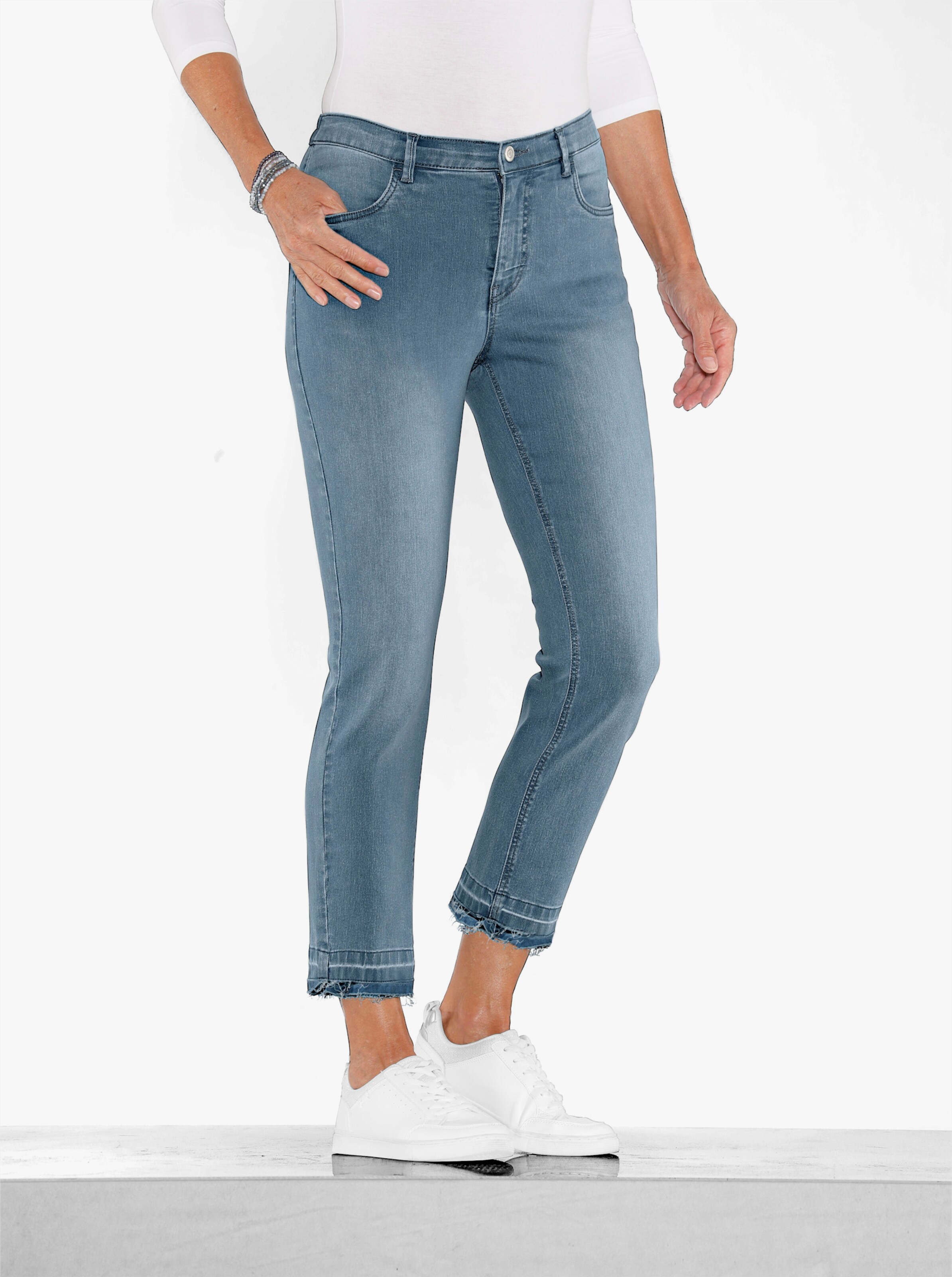 78-Jeans mit gefranstem Saum