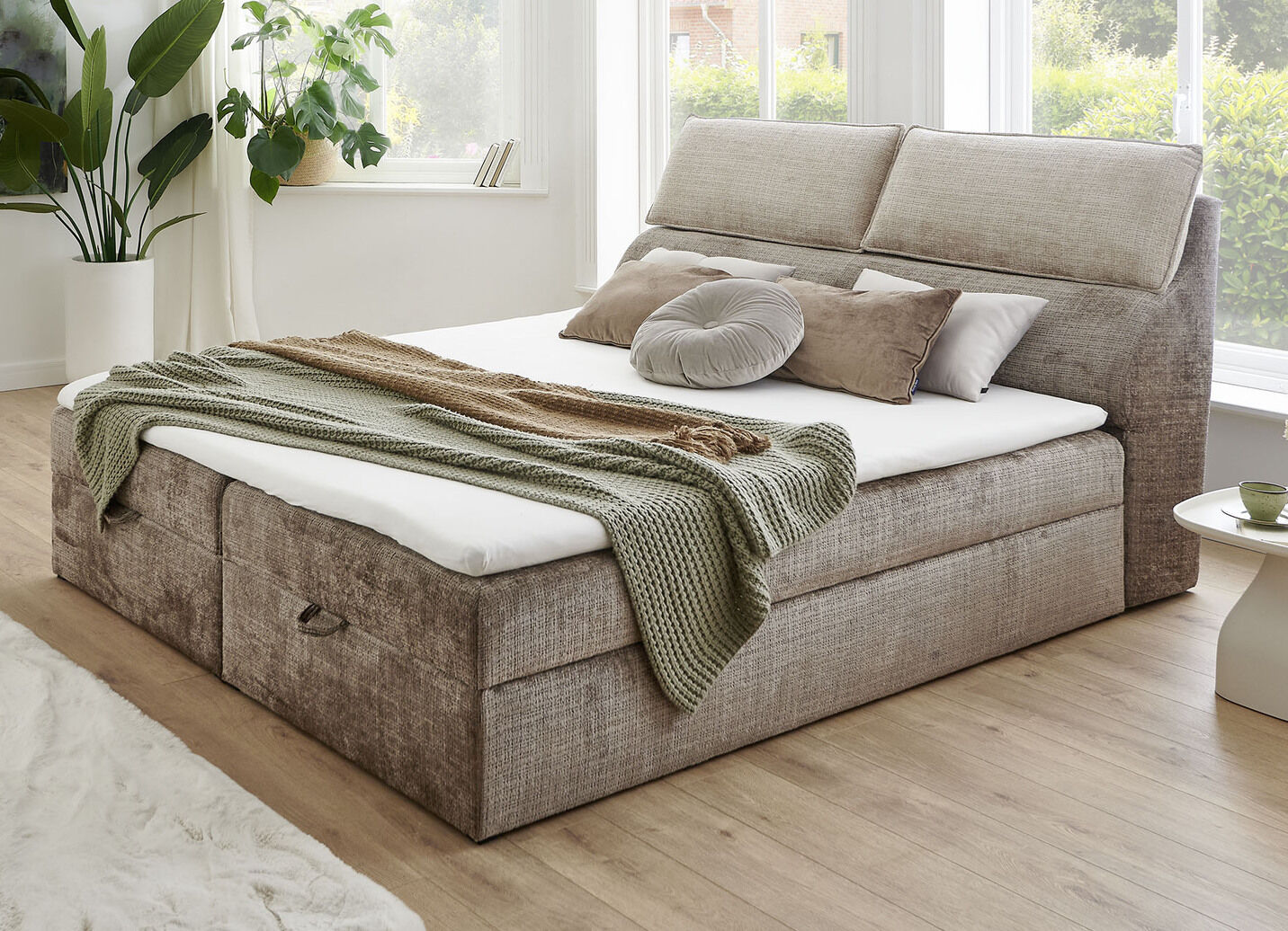 Boxspringbett mit Bettkasten und Kaltschaumtopper