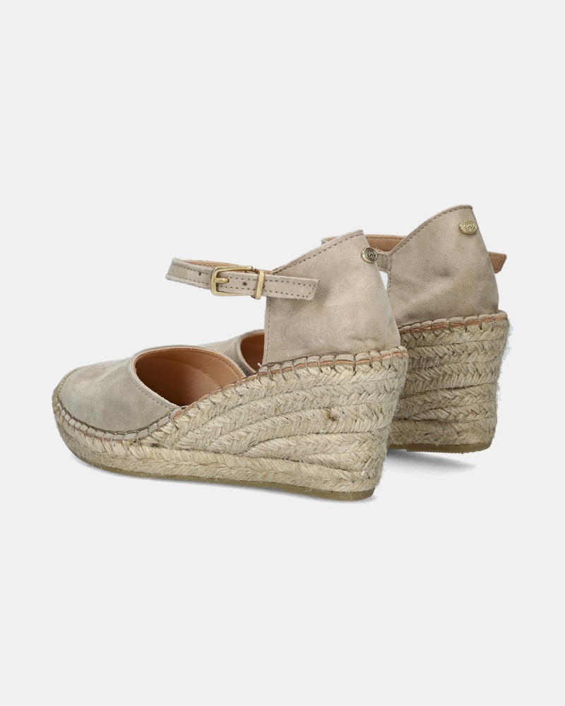 Fred de la Bretoniere Clare Kiki Pumps  - beige