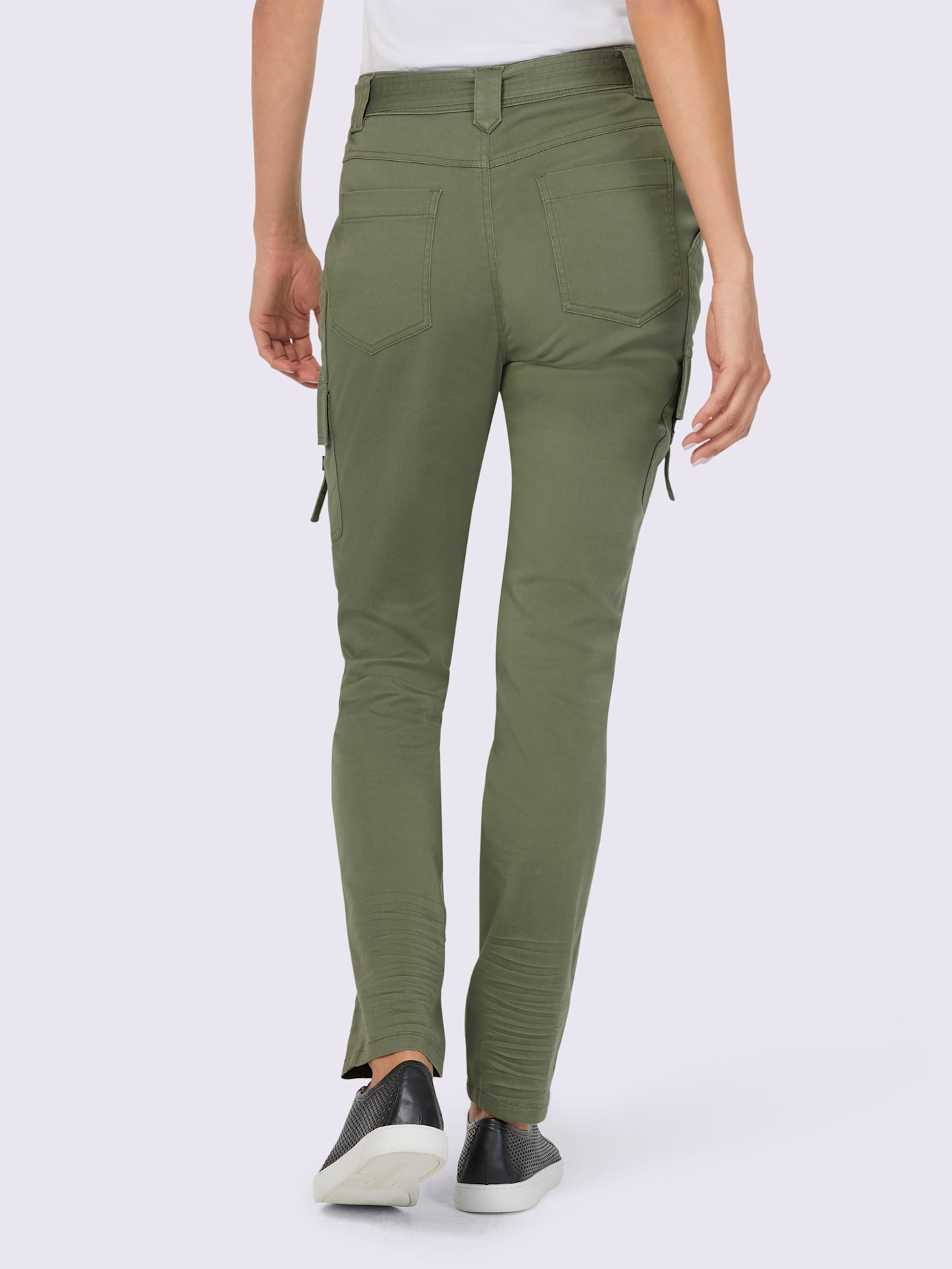 Pantalon cargo livré avec ceinture