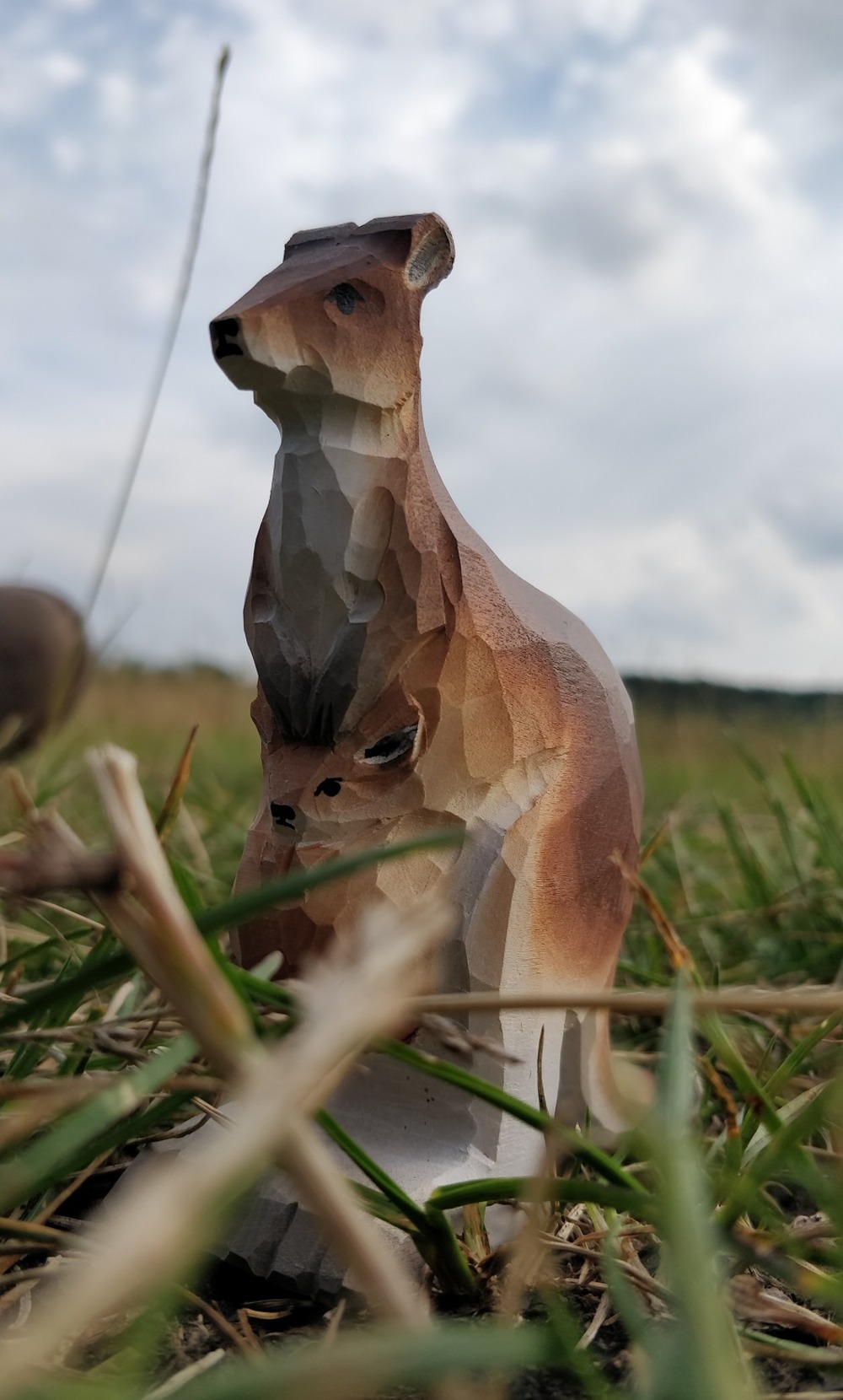 Figurine kangourou en bois