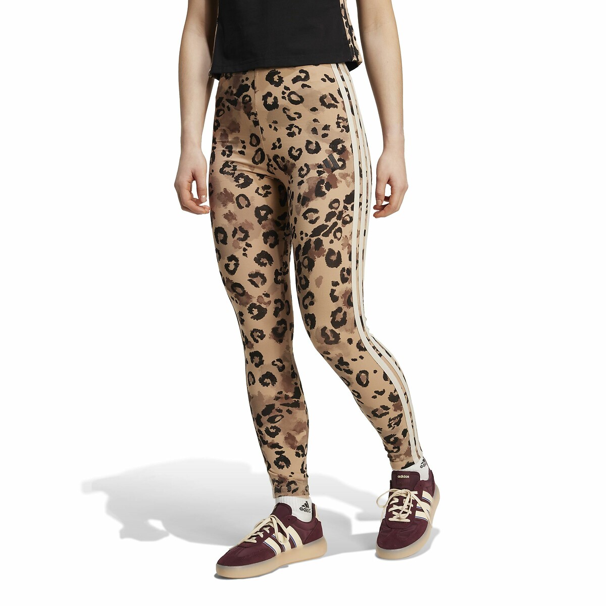 Calça legging ADIDAS SPORTSWEAR<br>Com estampa de leopardo e 3 listras