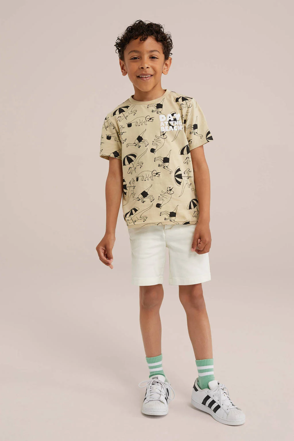 WE Fashion T-shirt met all over print beige